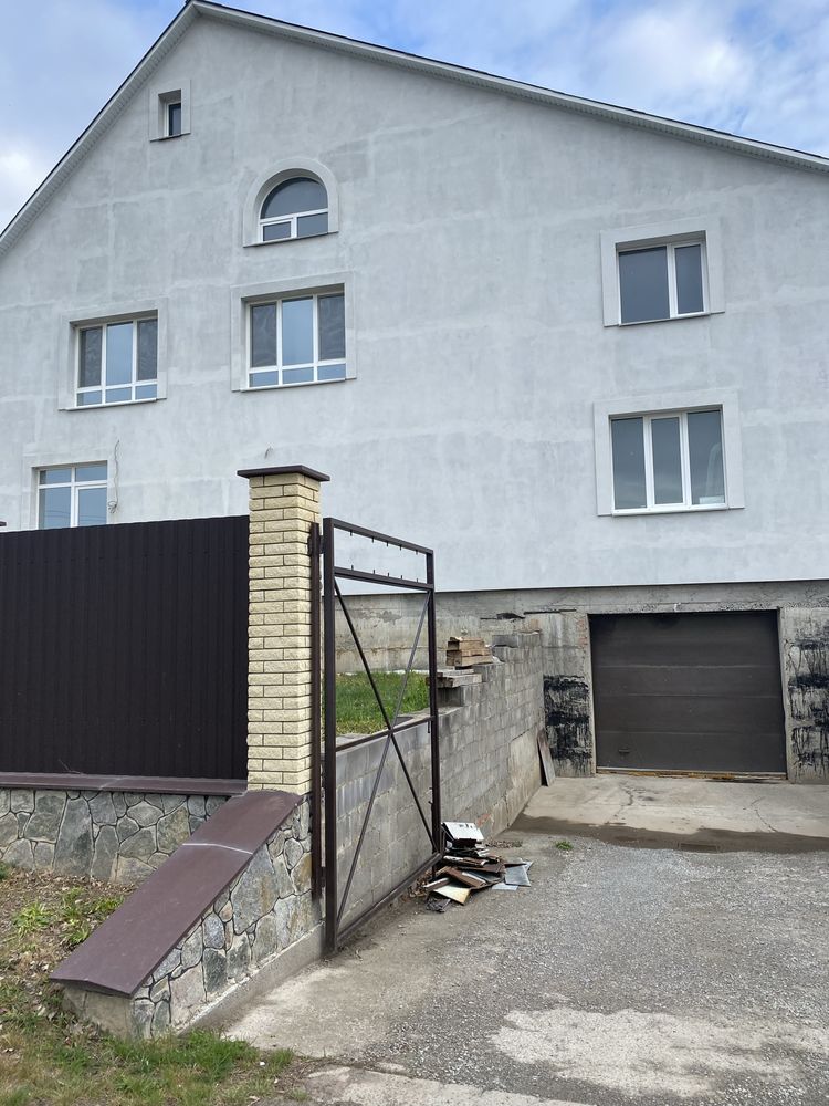 ПЛОЩА - 300 м², ЦІНА - 724 $
, Замостянський