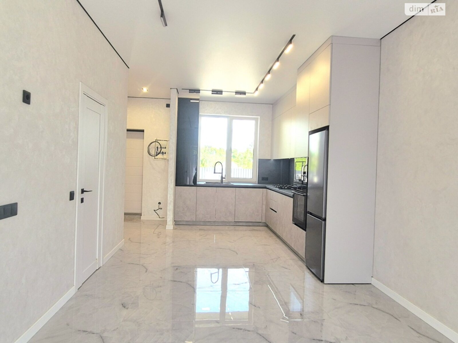 2 КІМ. ТАУНХАУС, ПЛОЩА - 73 м², ЦІНА - 88 000 $

