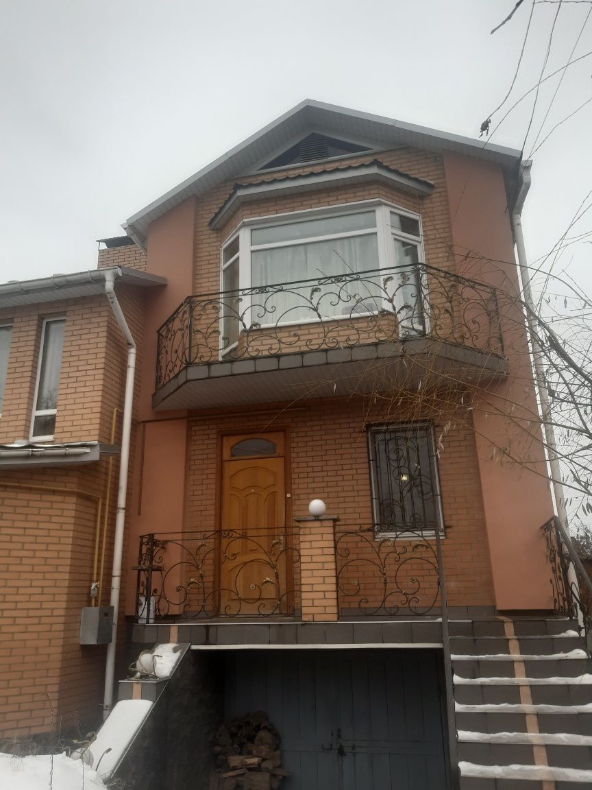 ПЛОЩА - 140 м², ЦІНА - 2 052 $
, Староміський