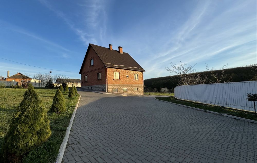 Обʼєкт нерухомості: 8 КІМ. БУДИНОК, ПЛОЩА - 330 м², ЦІНА - 250 000 $
 — HUBTRUST, Вінниця
