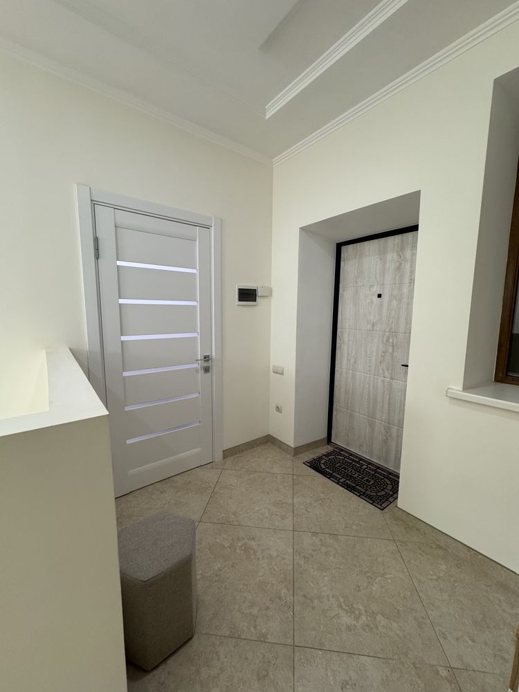 Обʼєкт нерухомості: 8 КІМ. БУДИНОК, ПЛОЩА - 330 м², ЦІНА - 250 000 $
 — HUBTRUST, Вінниця
