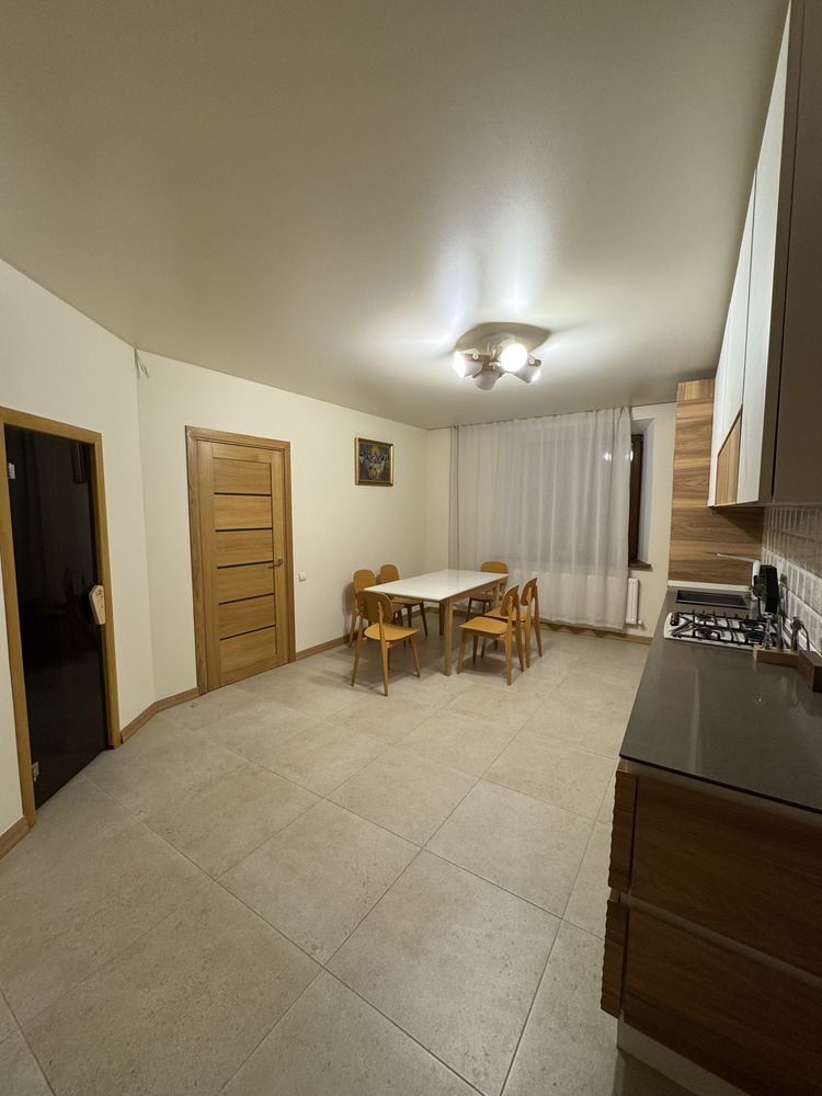 Обʼєкт нерухомості: 8 КІМ. БУДИНОК, ПЛОЩА - 330 м², ЦІНА - 250 000 $
 — HUBTRUST, Вінниця