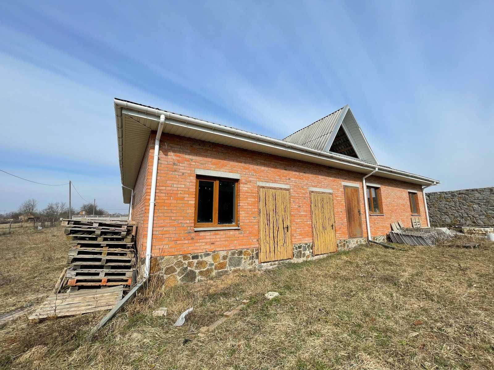 ПЛОЩА - 350 м², ЦІНА - 65 000 $
