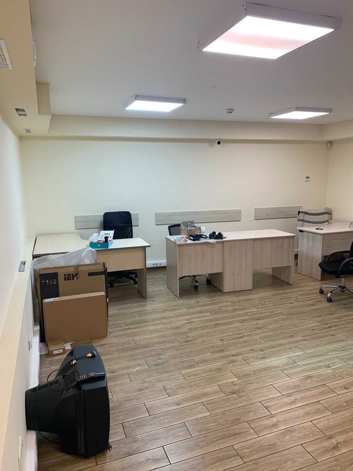 ПЛОЩА - 133 м², ЦІНА - 1 203 $
, Ленінський