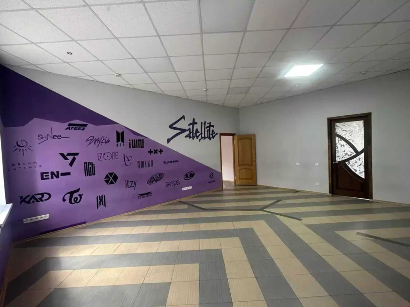 ПЛОЩА - 131.5 м², ЦІНА - 842 $
, Ленінський
