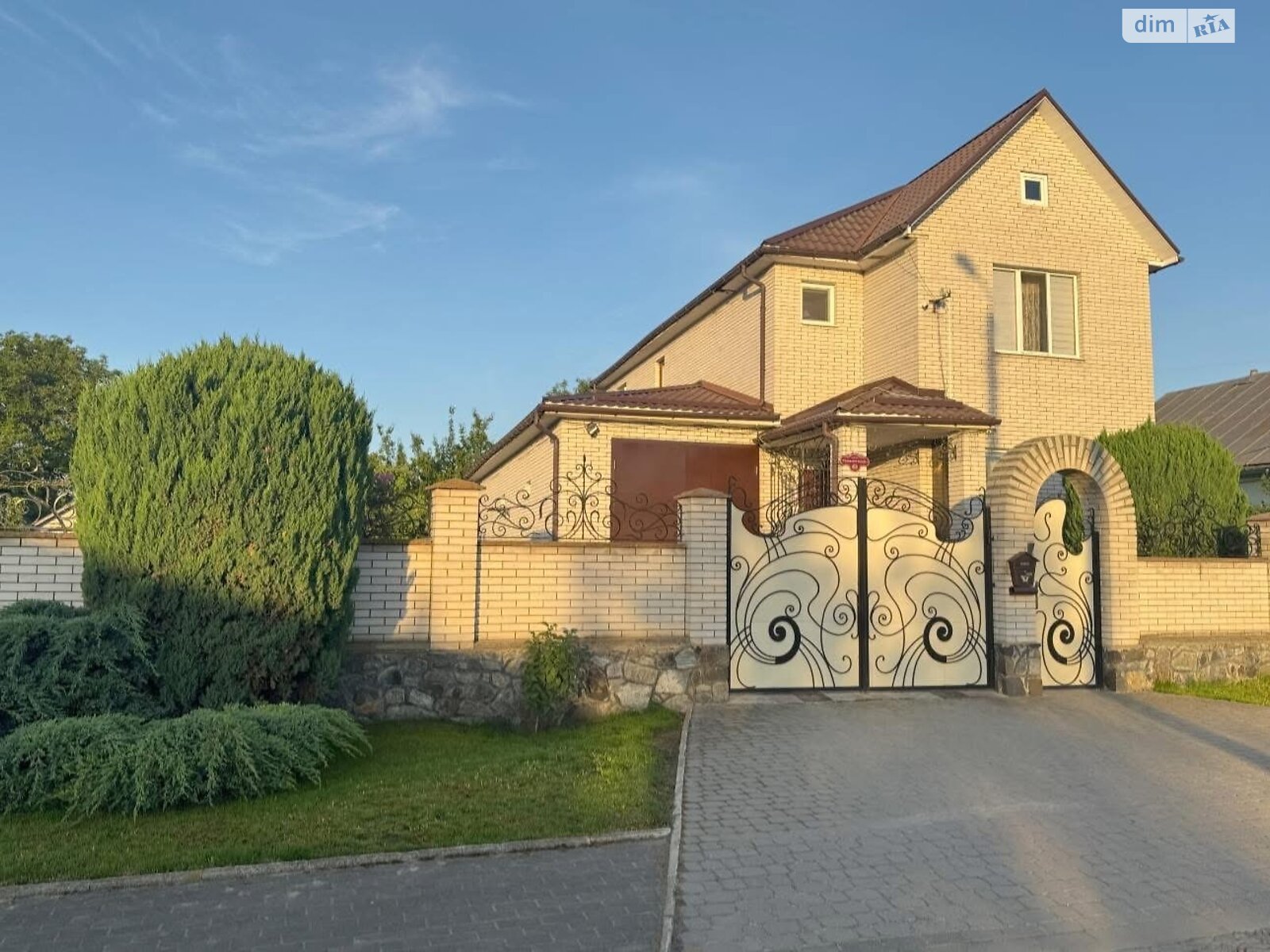 4 КІМ. БУДИНОК, ПЛОЩА - 130 м², ЦІНА - 120 000 $
