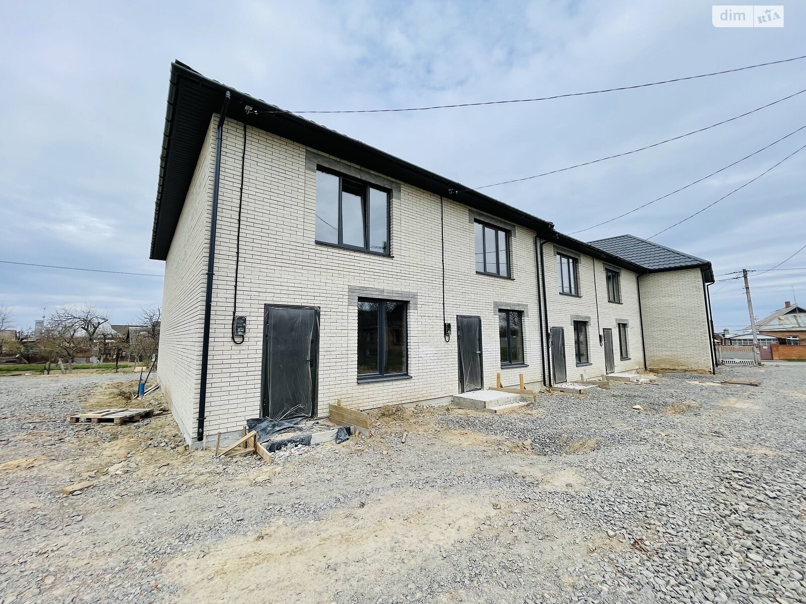 1 КІМ. ТАУНХАУС, ПЛОЩА - 55 м², ЦІНА - 26 000 $
