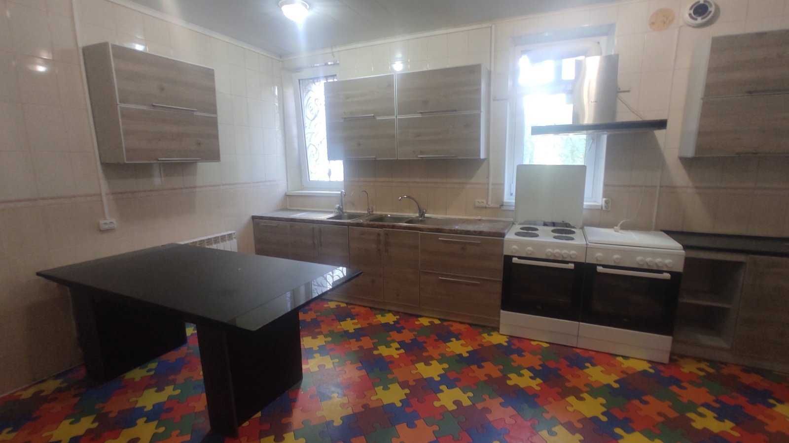 ПЛОЩА - 630 м², ЦІНА - 295 000 $
, Замостянський
