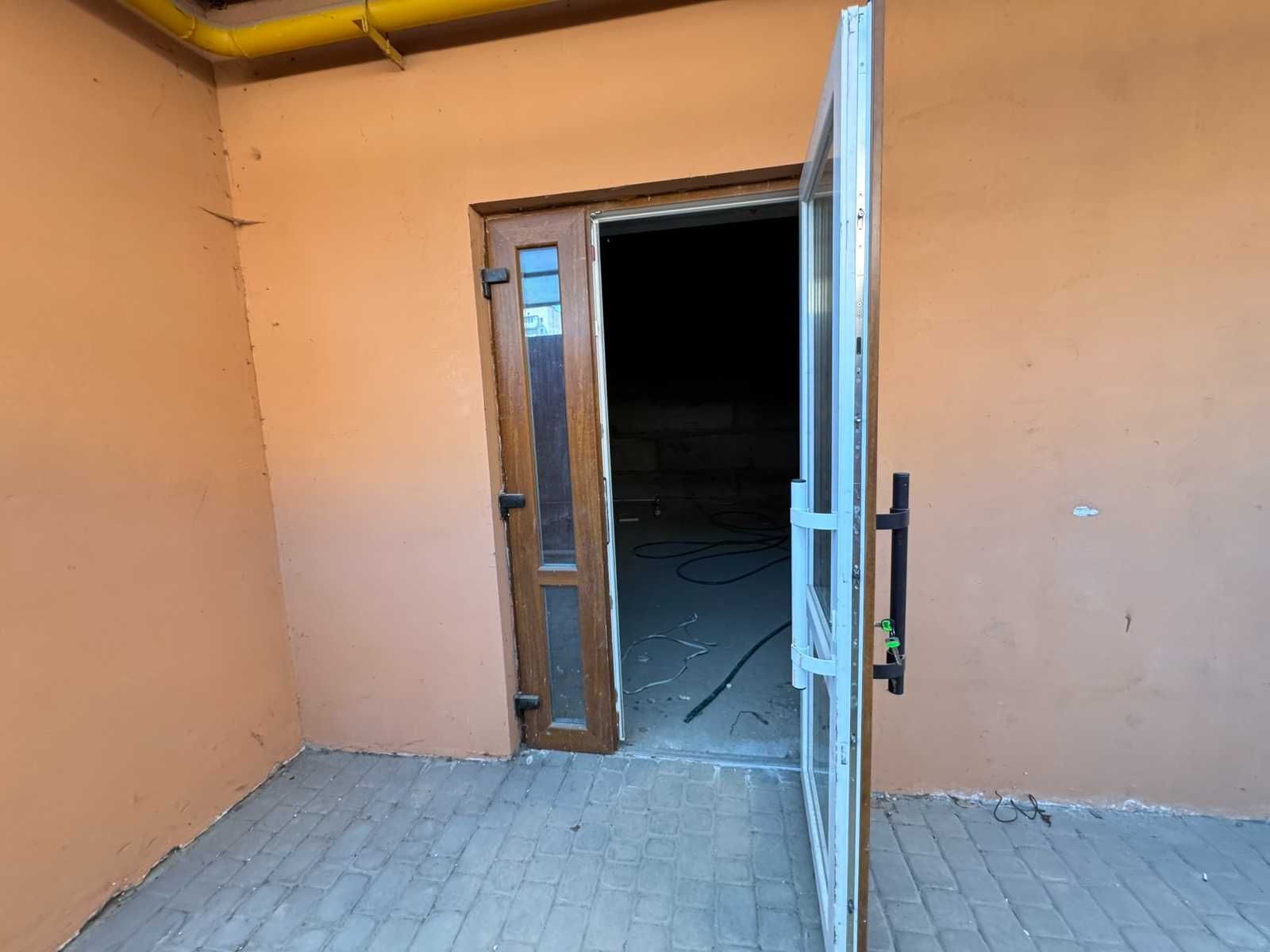 ПЛОЩА - 74.2 м², ЦІНА - 214 $
, Замостянський