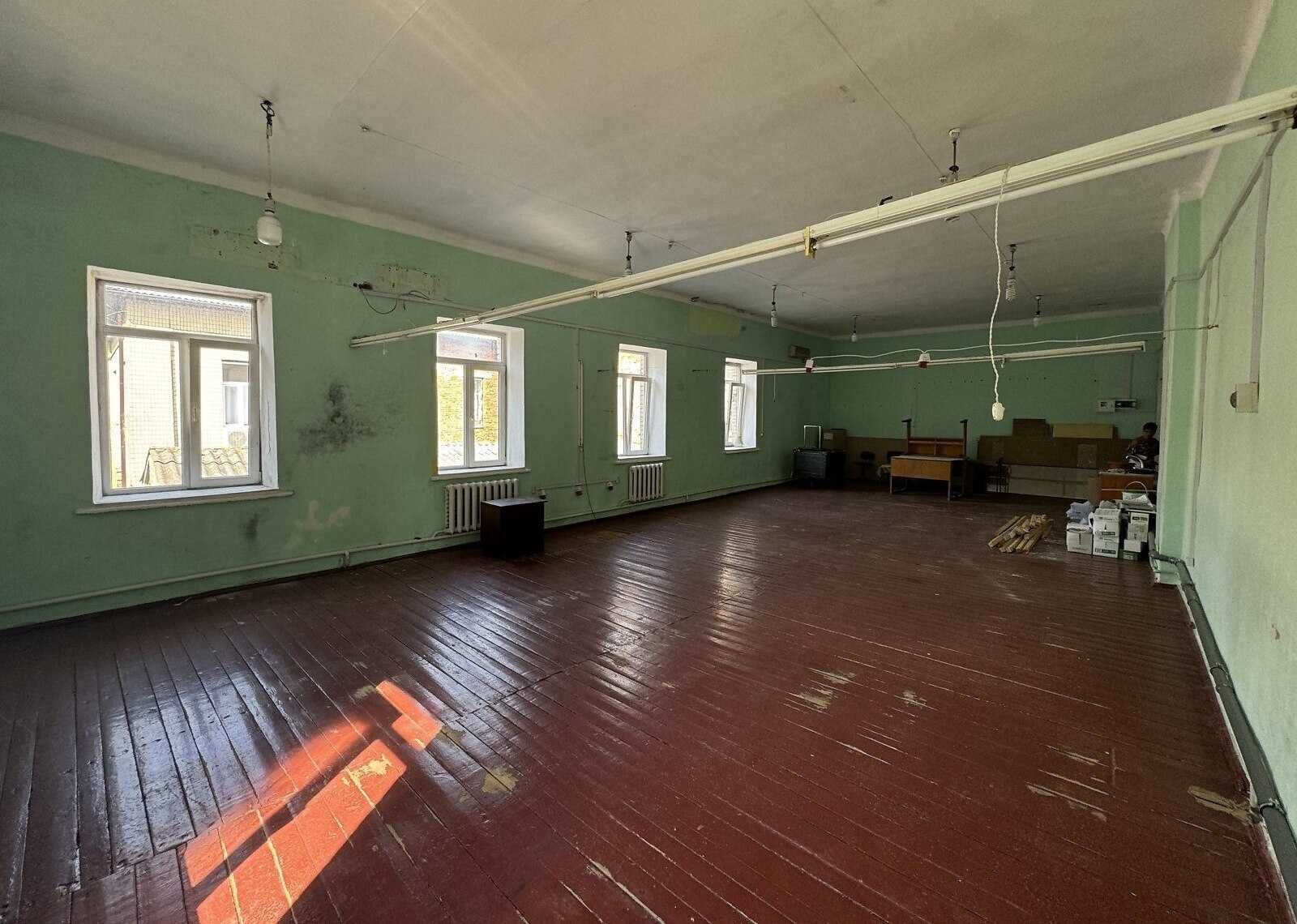 ПЛОЩА - 90 м², ЦІНА - 433 $
, Староміський