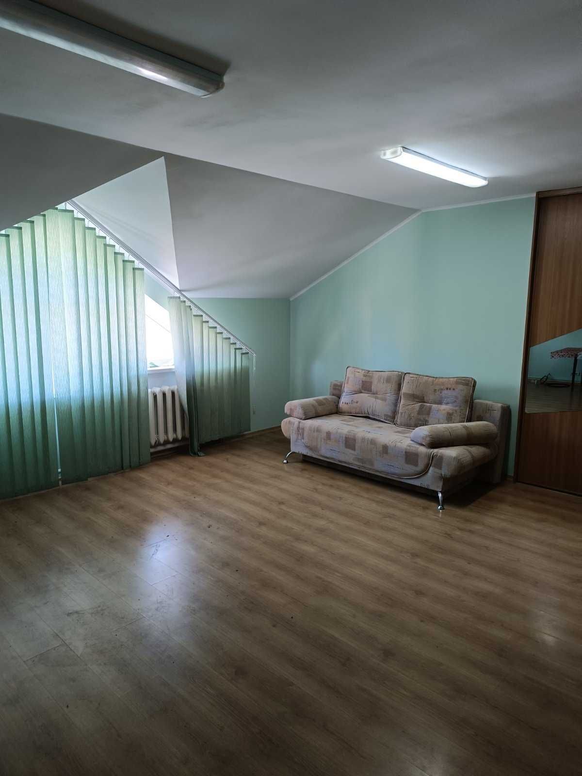 ПЛОЩА - 70 м², ЦІНА - 192 $
, Староміський