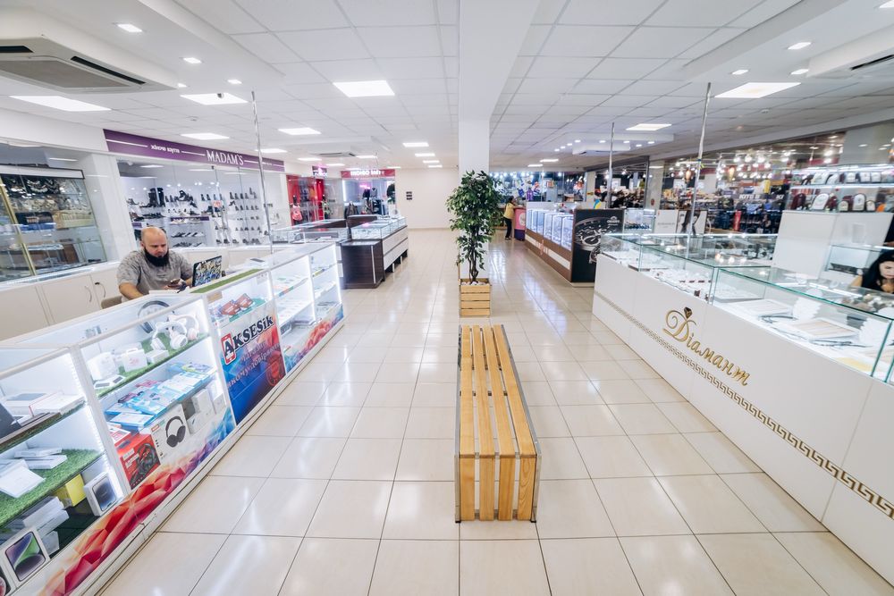 ПЛОЩА - 52 м², ЦІНА - 9 $
, Староміський