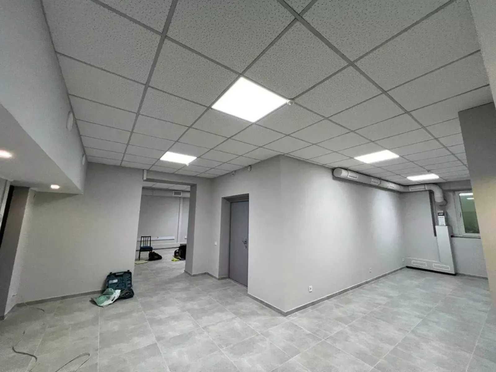 ПЛОЩА - 140 м², ЦІНА - 650 $
, Ленінський