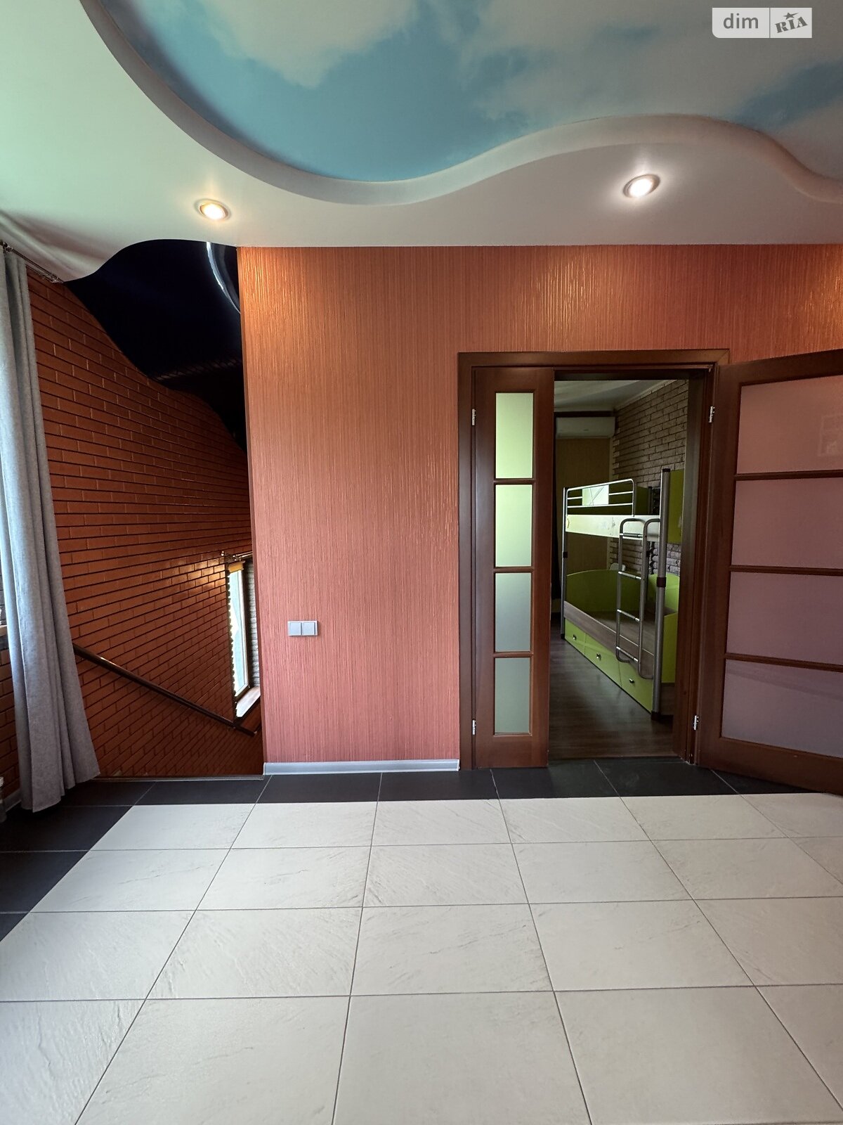 Обʼєкт нерухомості: 5 КІМ. БУДИНОК, ПЛОЩА - 290 м², ЦІНА - 160 000 $
, 2-й пров. Маріупольський(Московський) — HUBTRUST, Вінниця