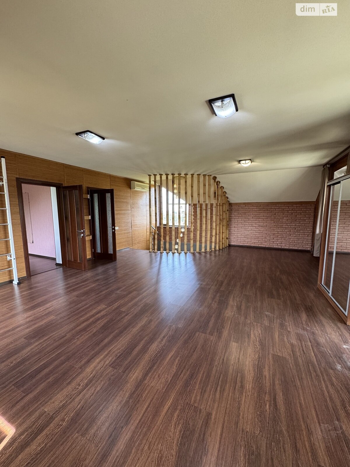 Обʼєкт нерухомості: 5 КІМ. БУДИНОК, ПЛОЩА - 290 м², ЦІНА - 160 000 $
, 2-й пров. Маріупольський(Московський) — HUBTRUST, Вінниця