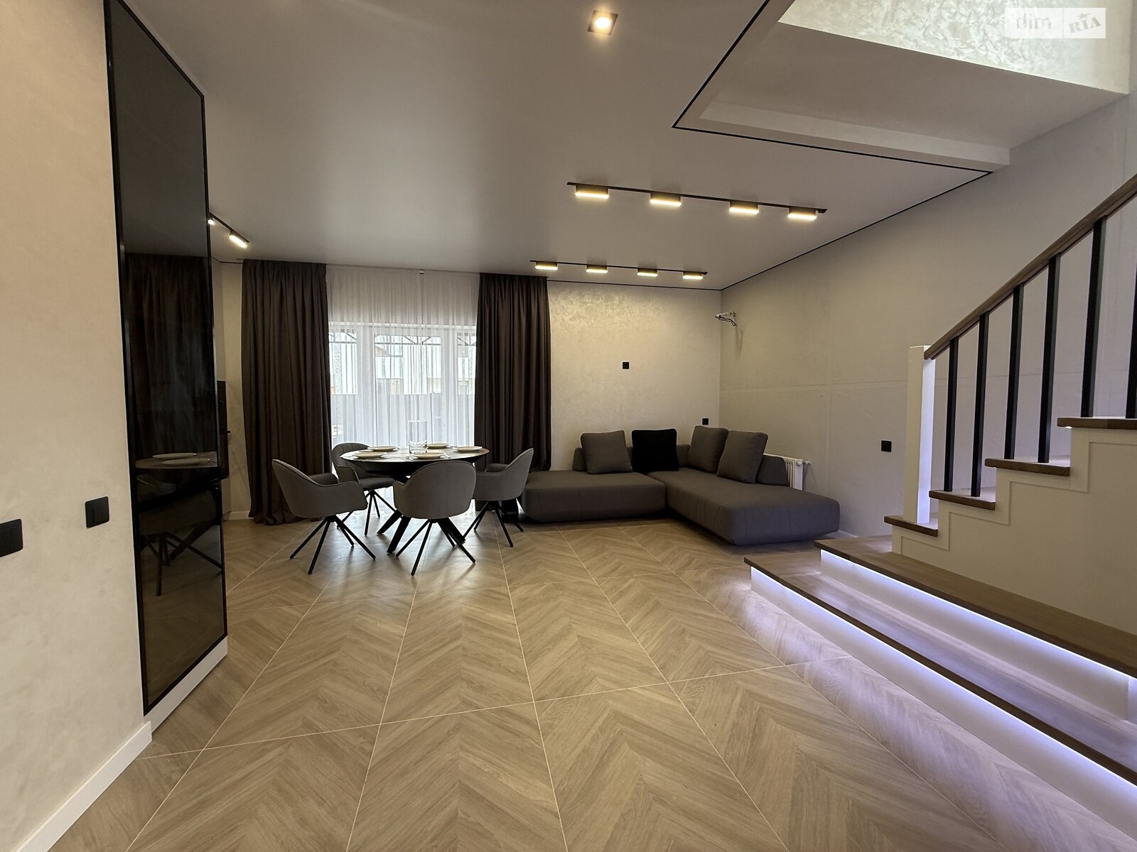 4 КІМ. БУДИНОК, ПЛОЩА - 125 м², ЦІНА - 155 000 $
, вул. Мелодійна