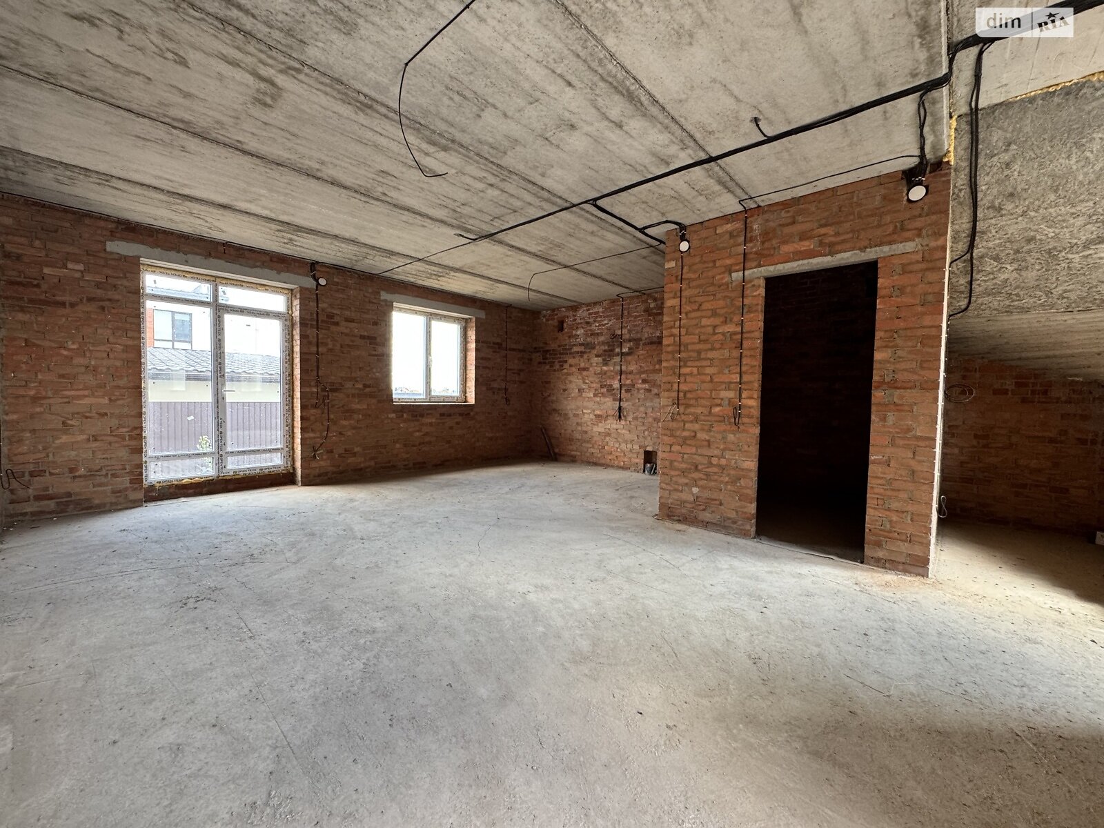 3 КІМ. ТАУНХАУС, ПЛОЩА - 120 м², ЦІНА - 65 000 $
