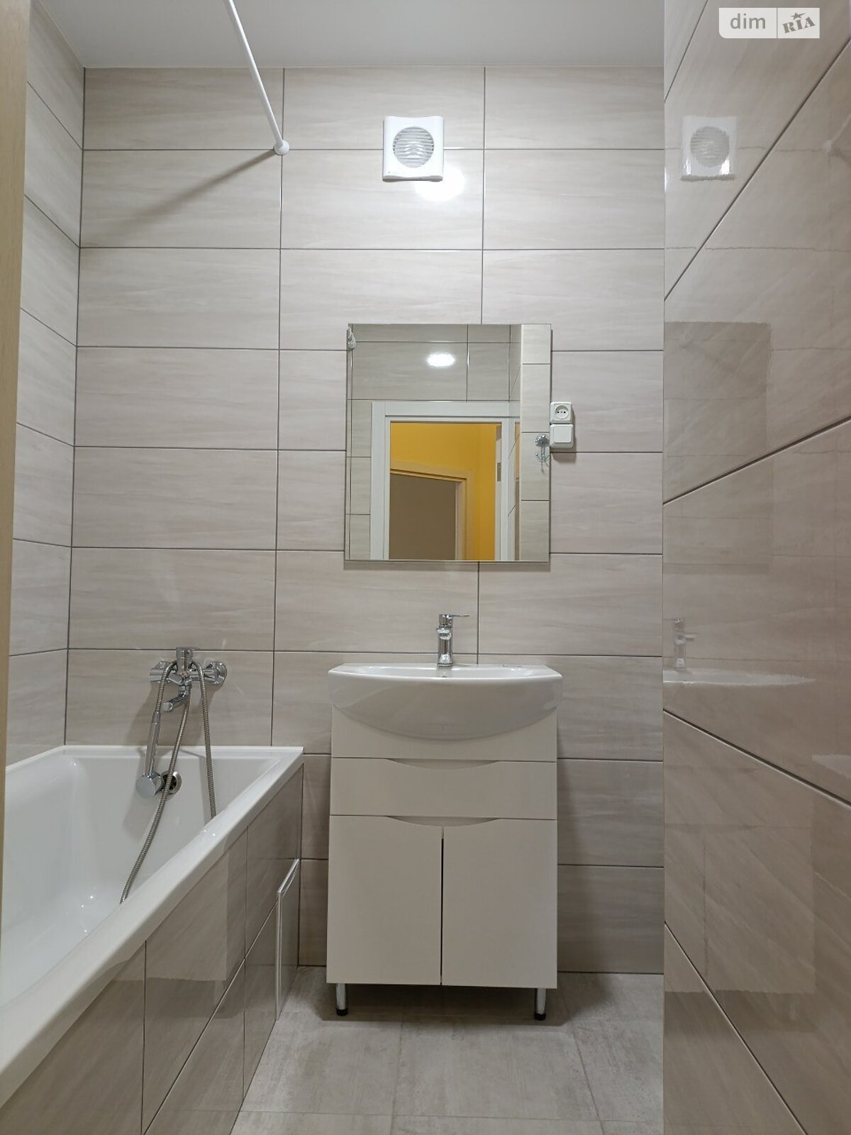 Обʼєкт нерухомості: 1 КІМ. КВАРТИРА, ПЛОЩА - 40 м², ЦІНА - 11 000 $
, вул. Алеї — HUBTRUST, Вінниця