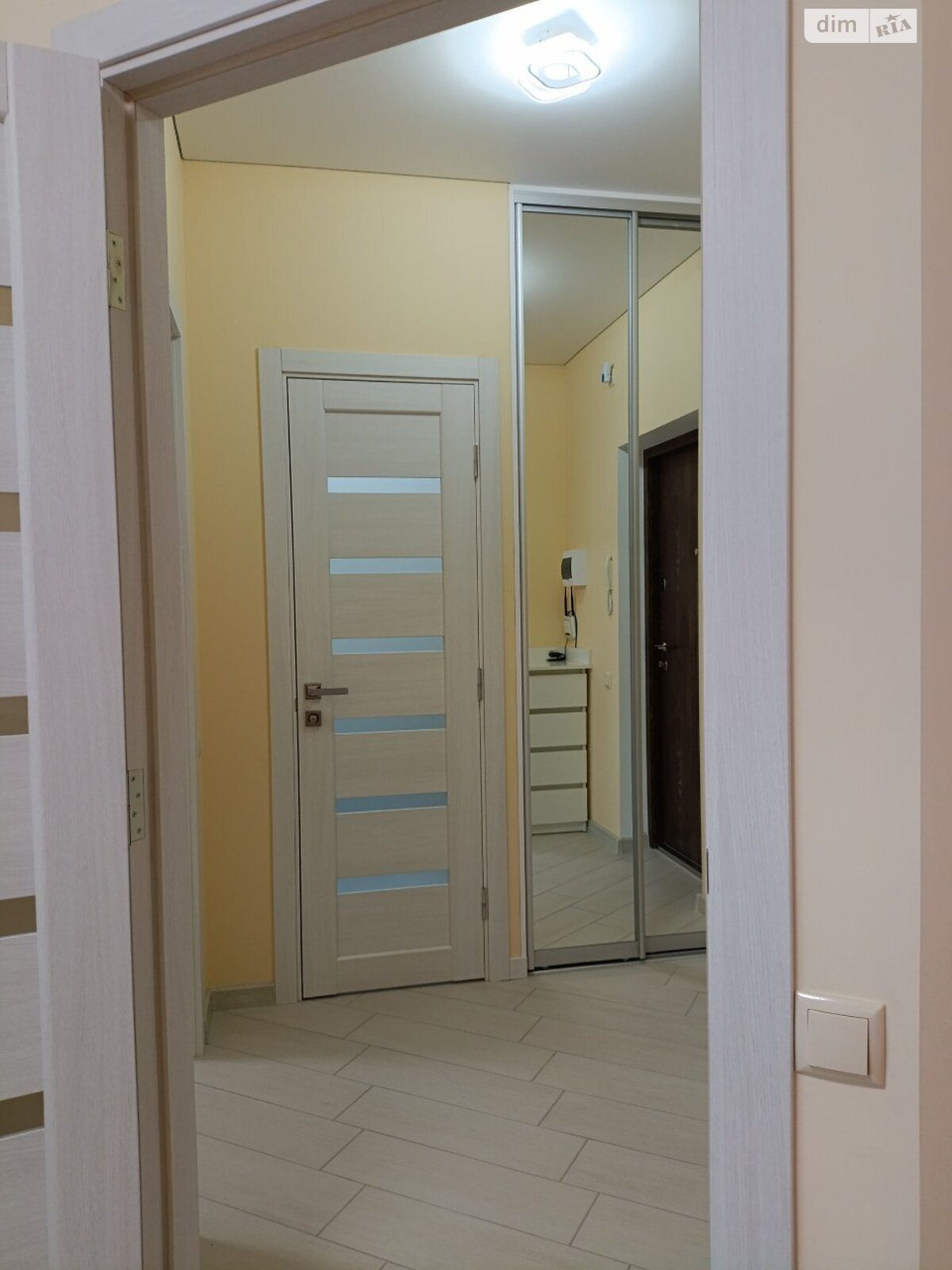 Обʼєкт нерухомості: 1 КІМ. КВАРТИРА, ПЛОЩА - 40 м², ЦІНА - 11 000 $
, вул. Алеї — HUBTRUST, Вінниця