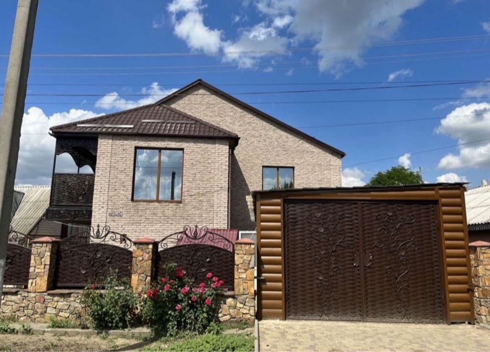 7 КІМ. БУДИНОК, ПЛОЩА - 240 м², ЦІНА - 125 000 $
