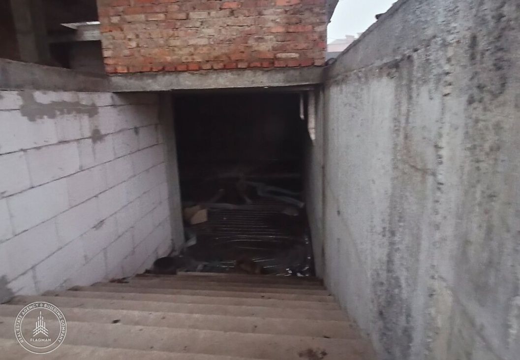 ПЛОЩА - 2400 м², ЦІНА - 700 000 $
, Замостянський
