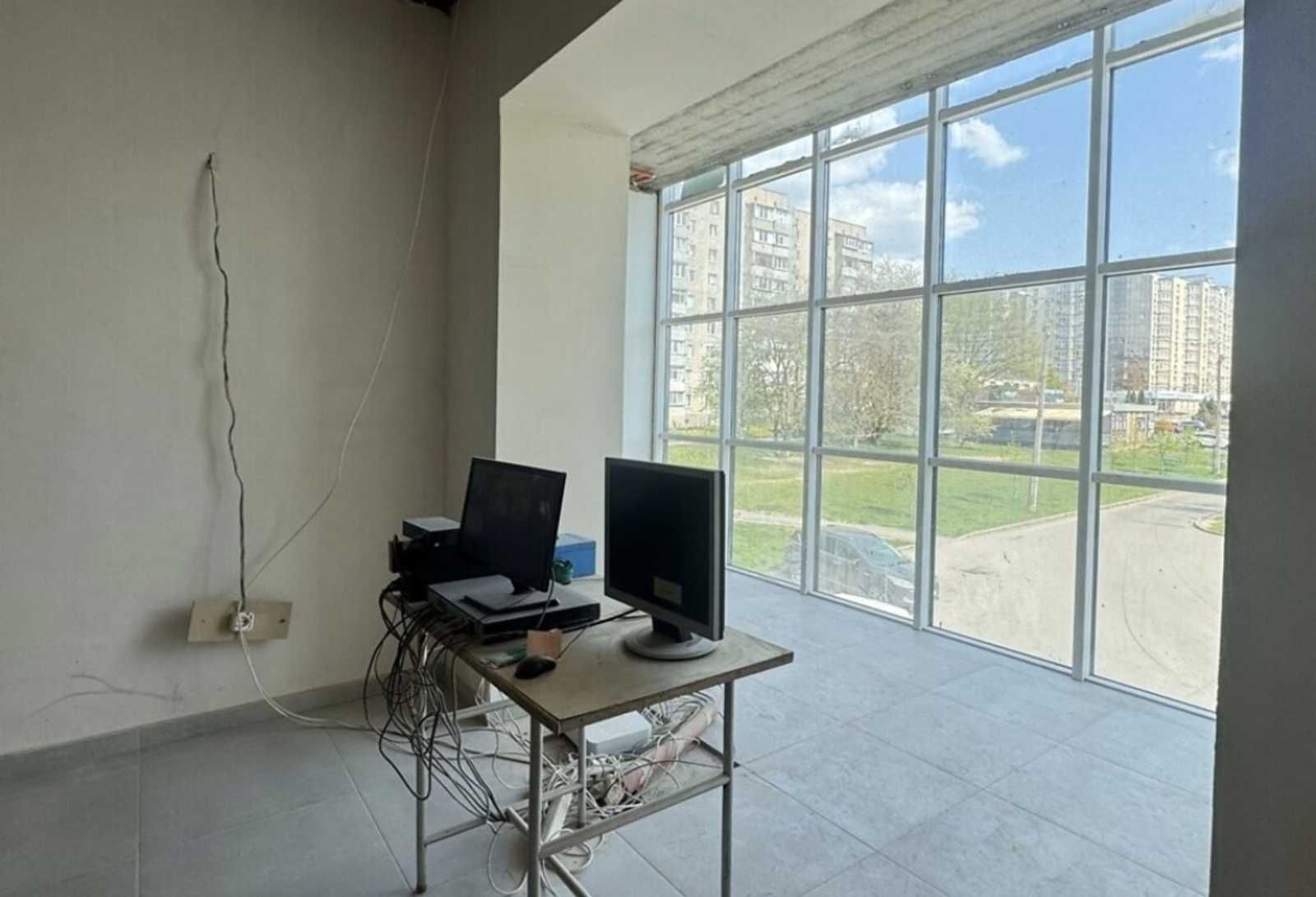 ПЛОЩА - 230 м², ЦІНА - 1 661 $
, Ленінський