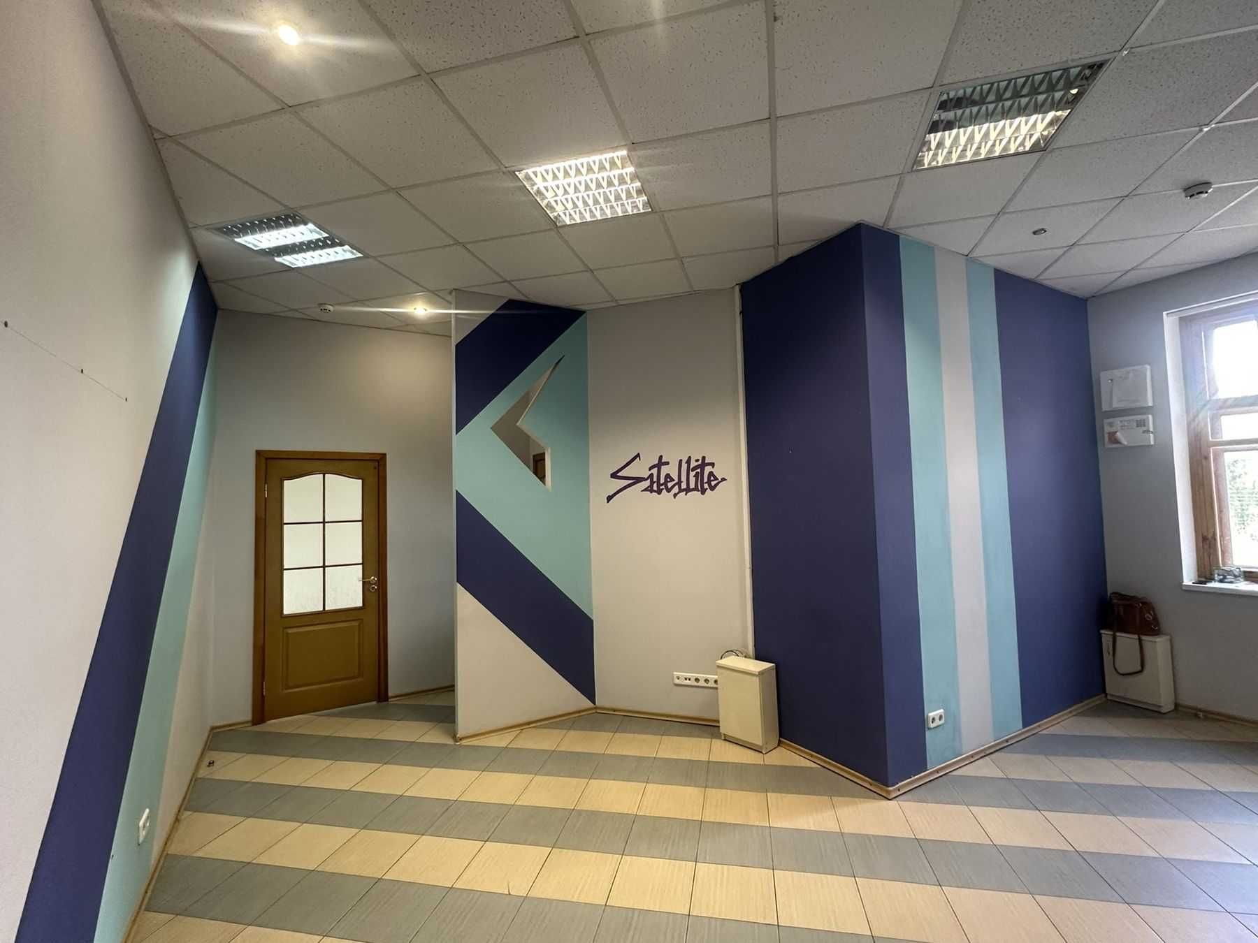 ПЛОЩА - 131.5 м², ЦІНА - 842 $
, Ленінський