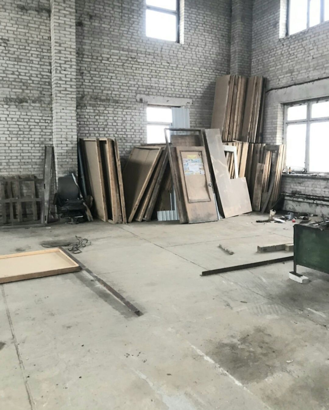ПЛОЩА - 330 м², ЦІНА - 662 $
, Замостянський