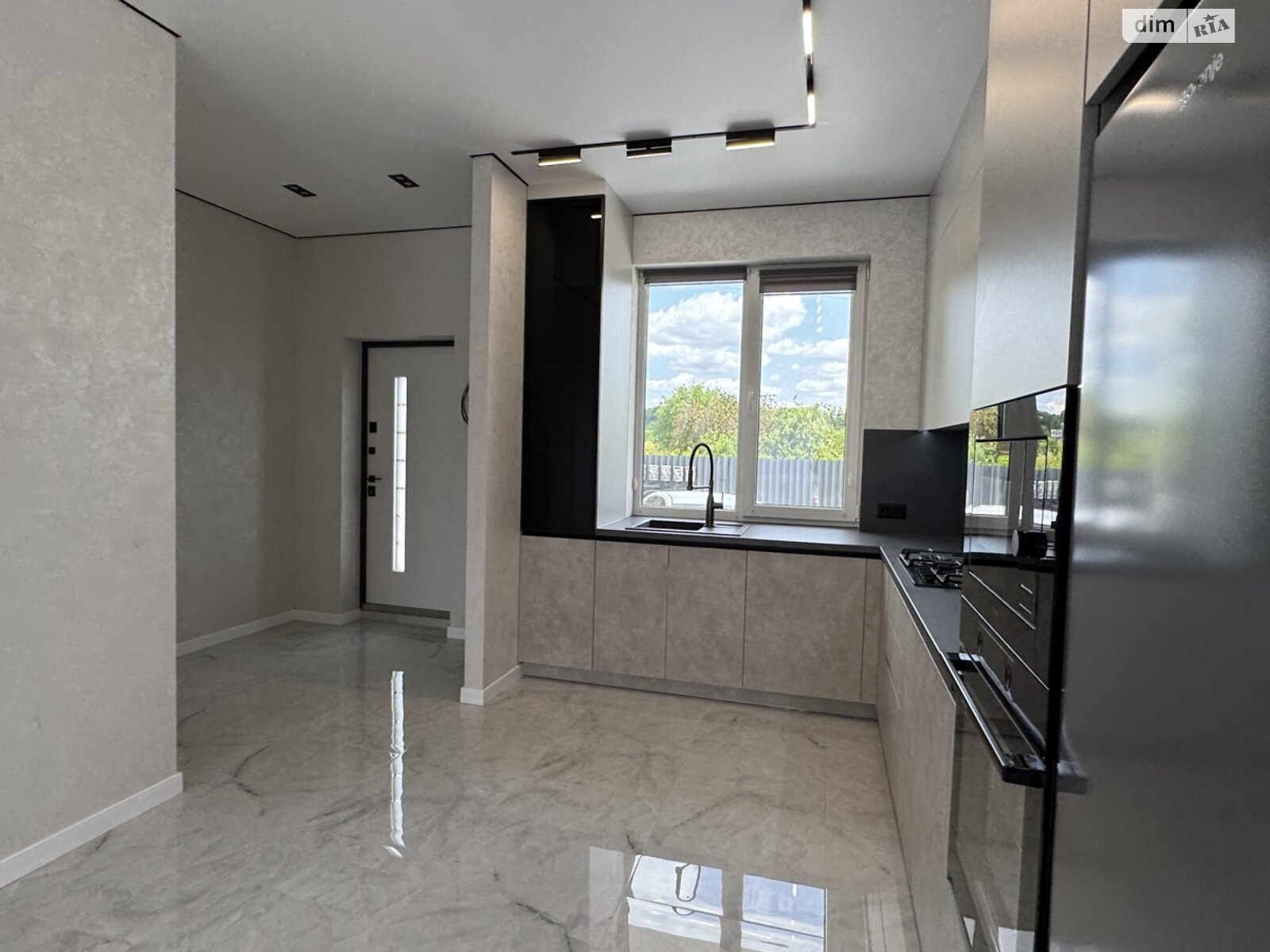 2 КІМ. ТАУНХАУС, ПЛОЩА - 73 м², ЦІНА - 88 000 $

