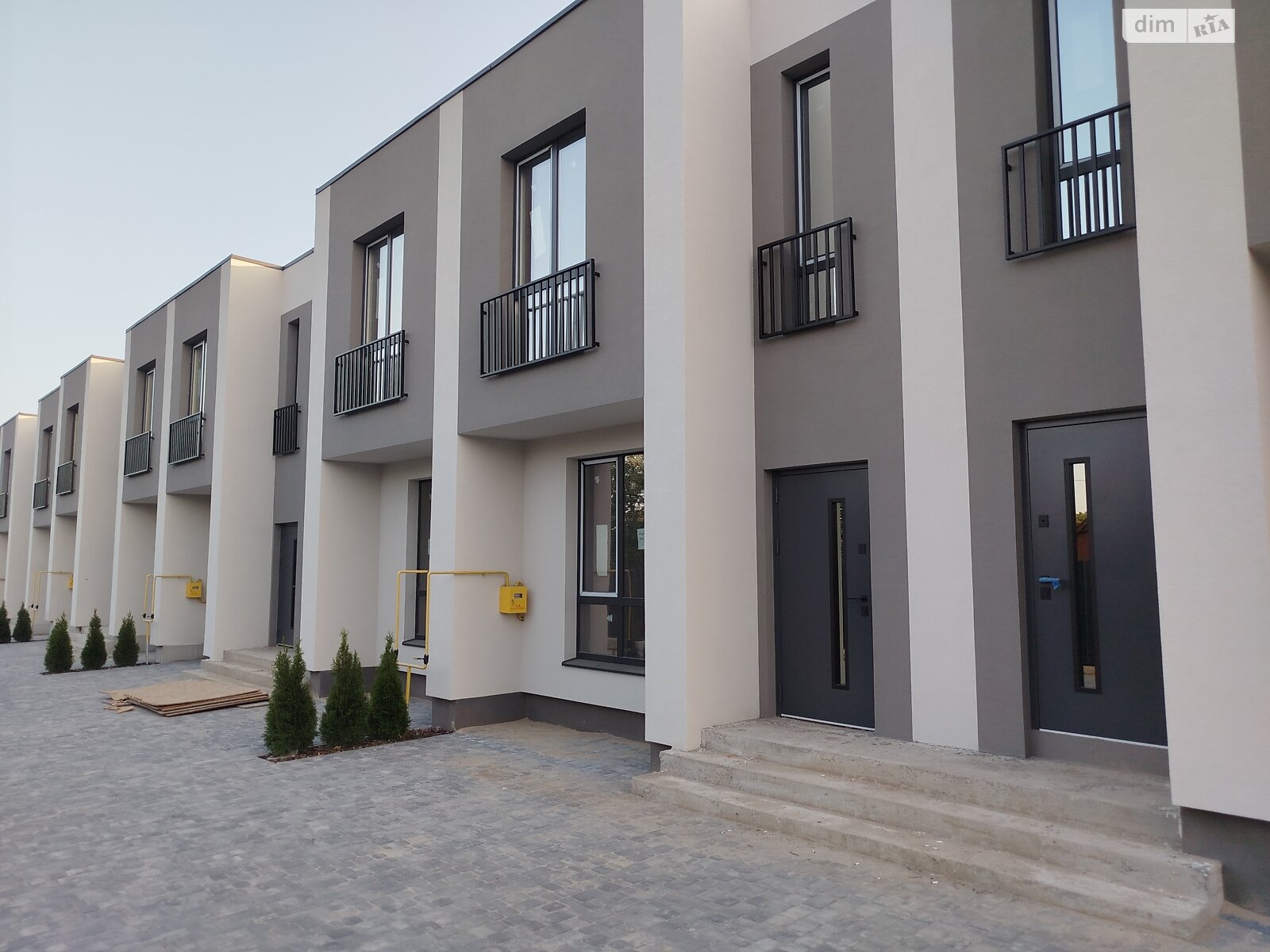 2 КІМ. ТАУНХАУС, ПЛОЩА - 73 м², ЦІНА - 53 000 $
, вул. Мирна