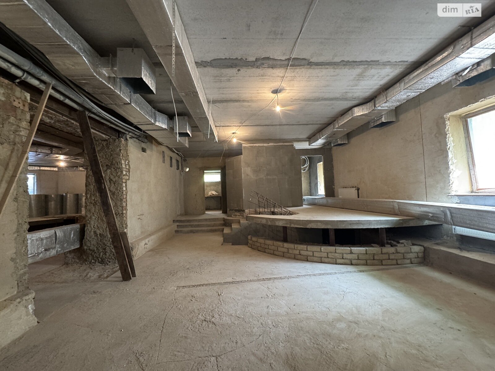 Фото ПЛОЩА - 384 м², ЦІНА - 280 000 $
, вул. Академіка Ющенка у Вінниці