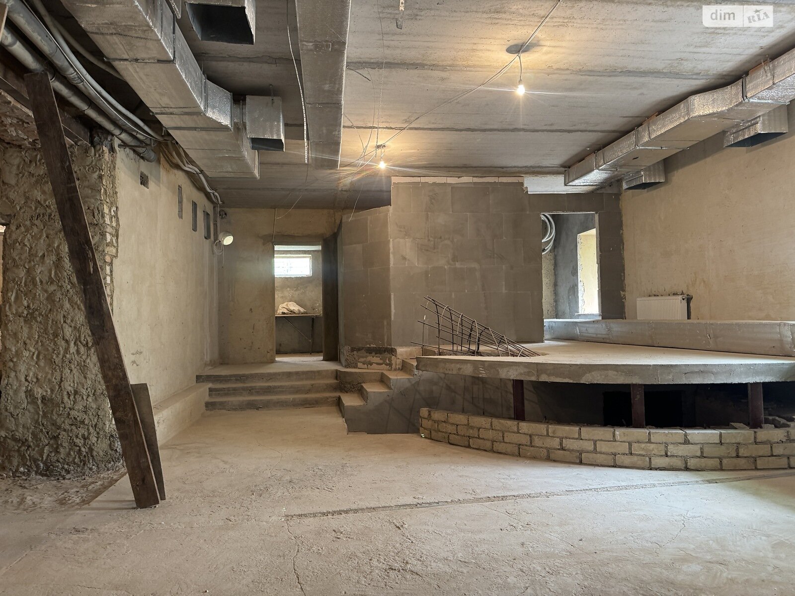 Фото ПЛОЩА - 384 м², ЦІНА - 280 000 $
, вул. Академіка Ющенка у Вінниці