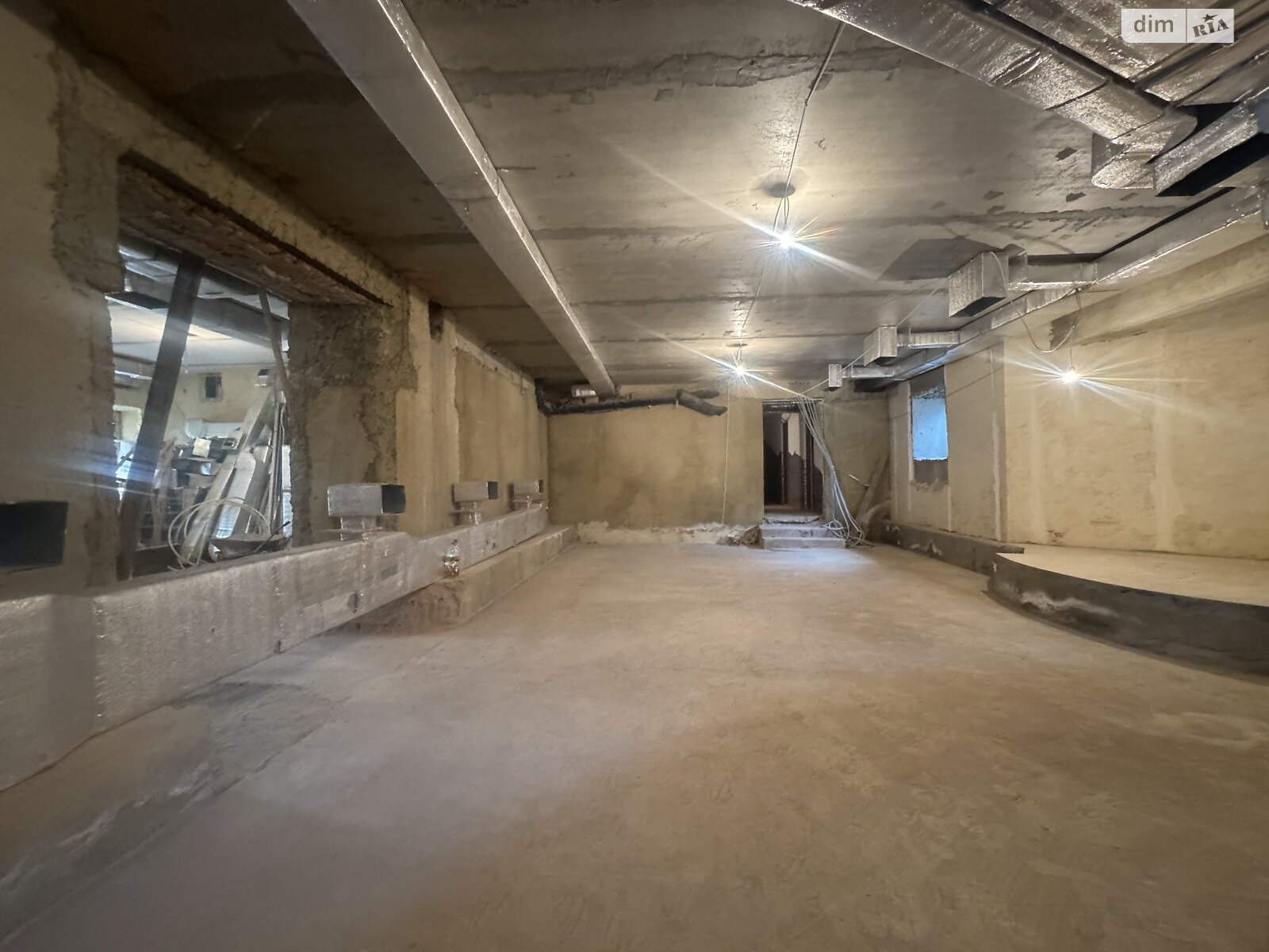 Фото ПЛОЩА - 384 м², ЦІНА - 280 000 $
, вул. Академіка Ющенка у Вінниці