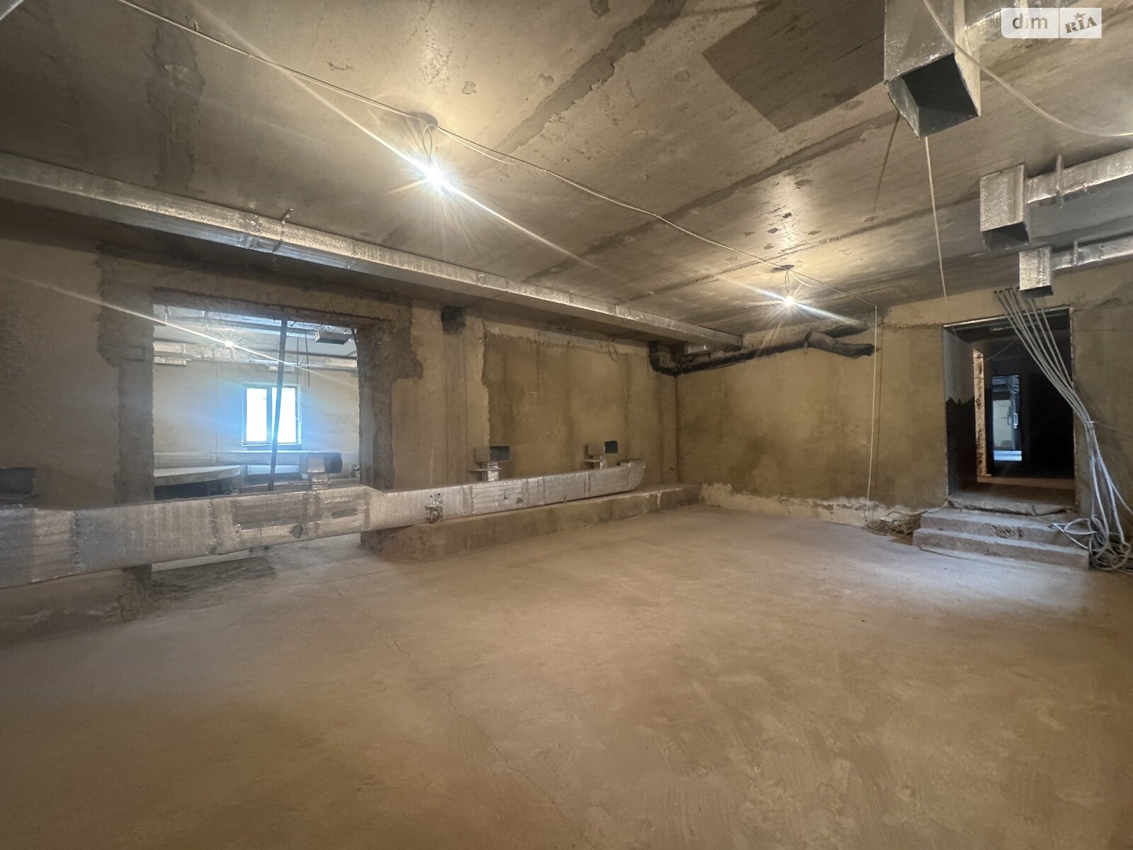 Фото ПЛОЩА - 384 м², ЦІНА - 280 000 $
, вул. Академіка Ющенка у Вінниці