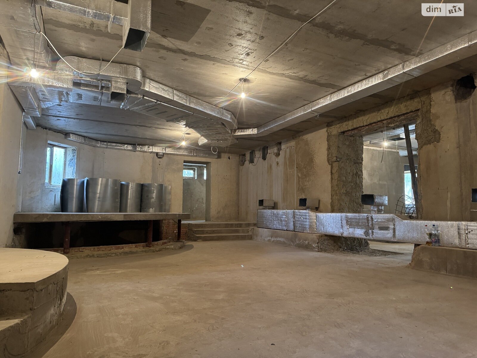 Фото ПЛОЩА - 384 м², ЦІНА - 280 000 $
, вул. Академіка Ющенка у Вінниці