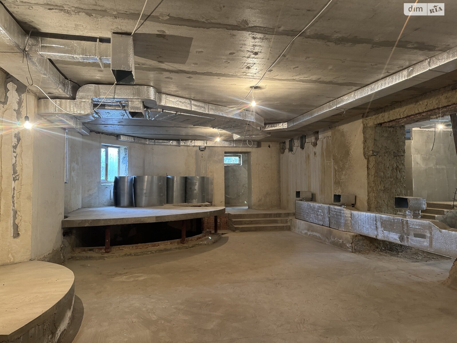 Фото ПЛОЩА - 384 м², ЦІНА - 280 000 $
, вул. Академіка Ющенка у Вінниці