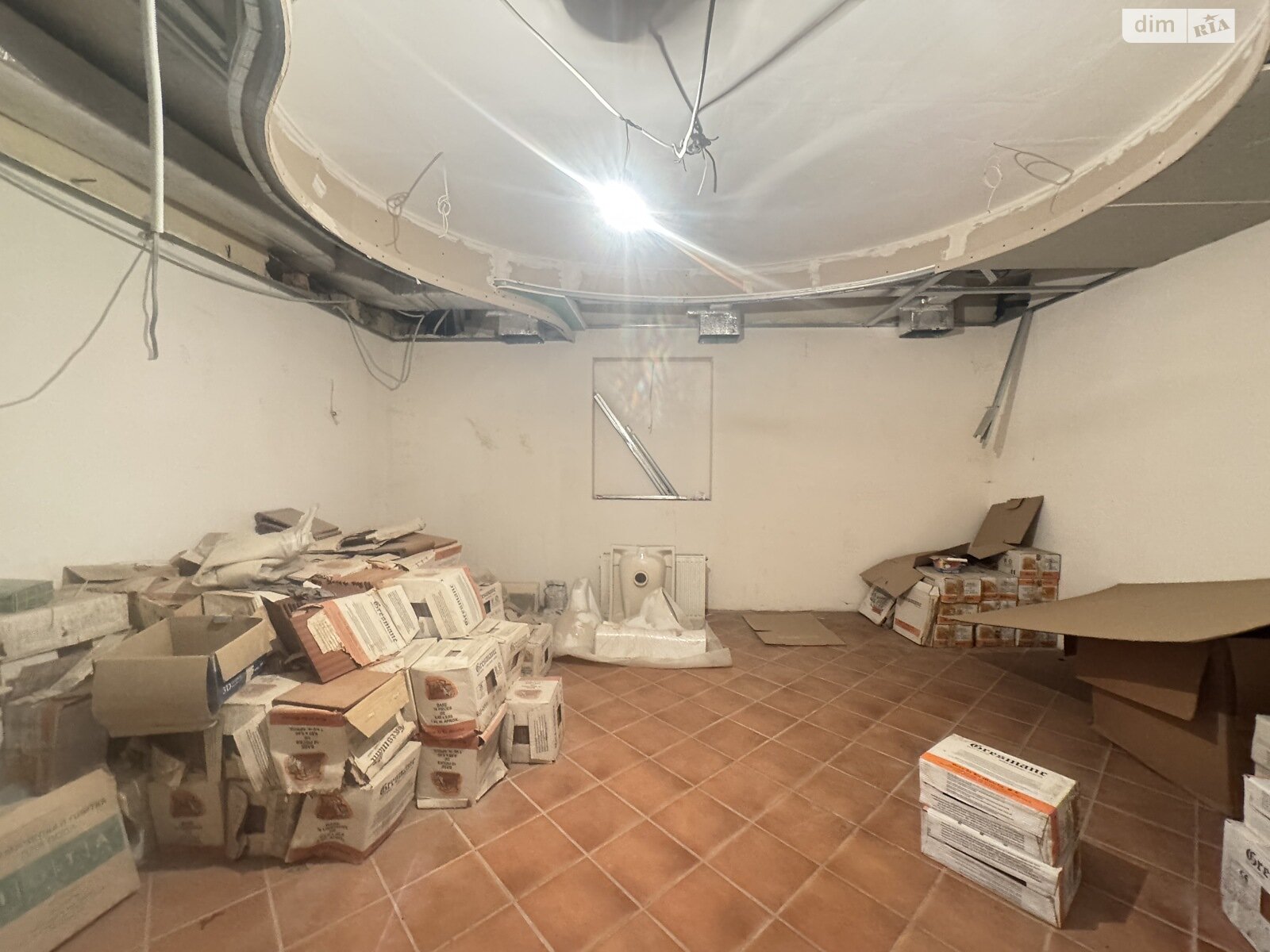 Фото ПЛОЩА - 384 м², ЦІНА - 280 000 $
, вул. Академіка Ющенка у Вінниці