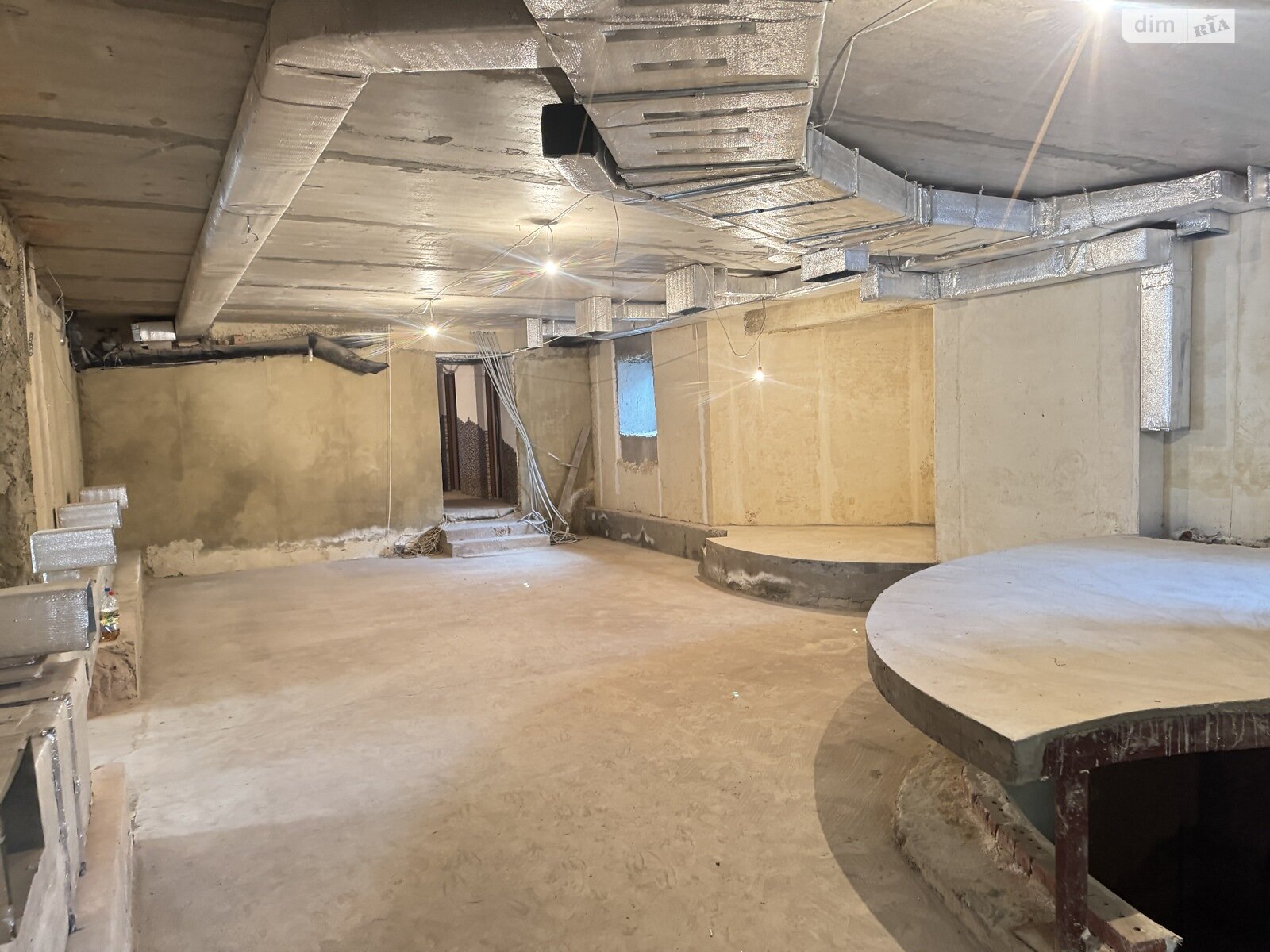 Фото ПЛОЩА - 384 м², ЦІНА - 280 000 $
, вул. Академіка Ющенка у Вінниці