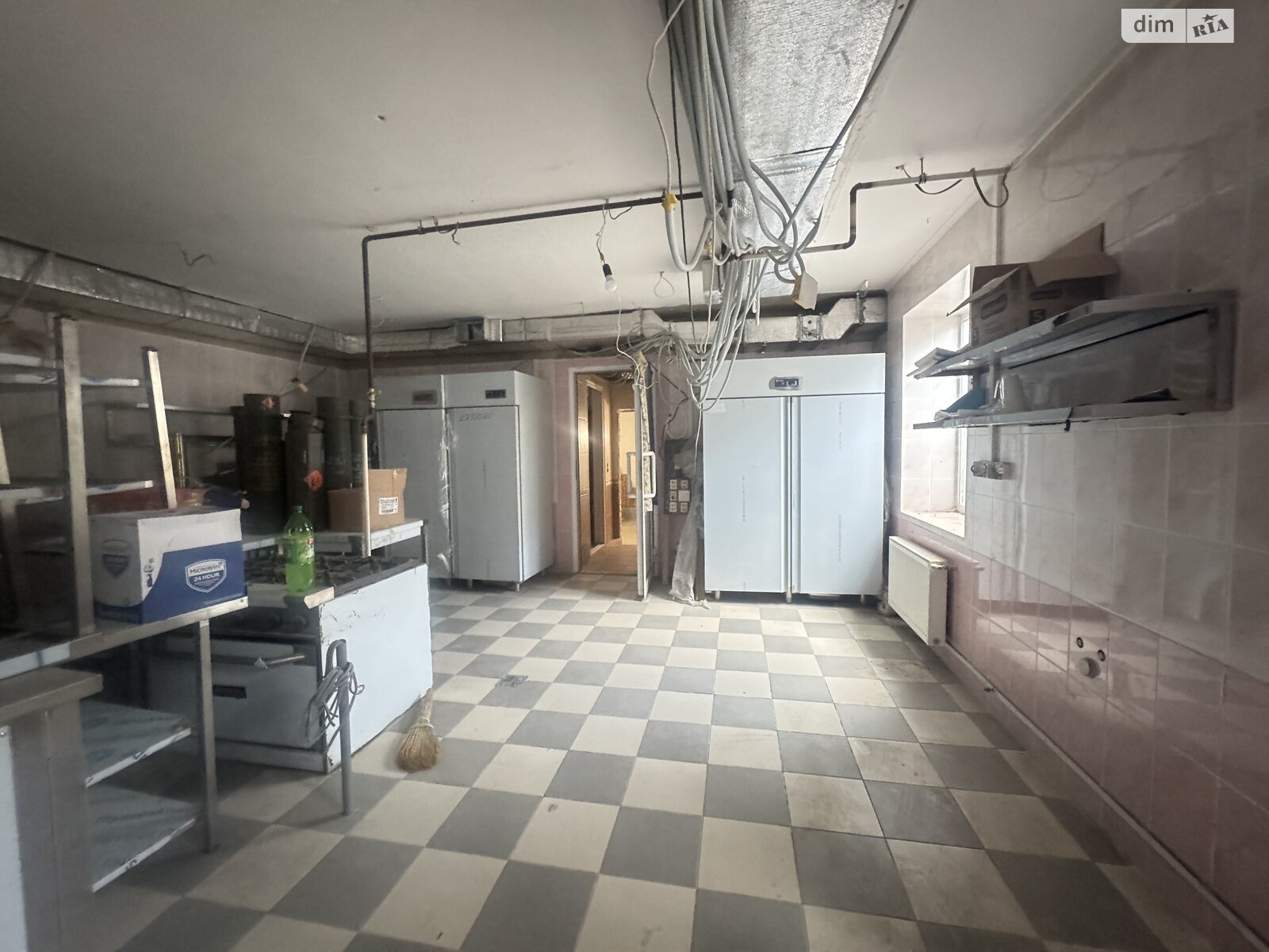 Фото ПЛОЩА - 384 м², ЦІНА - 280 000 $
, вул. Академіка Ющенка у Вінниці