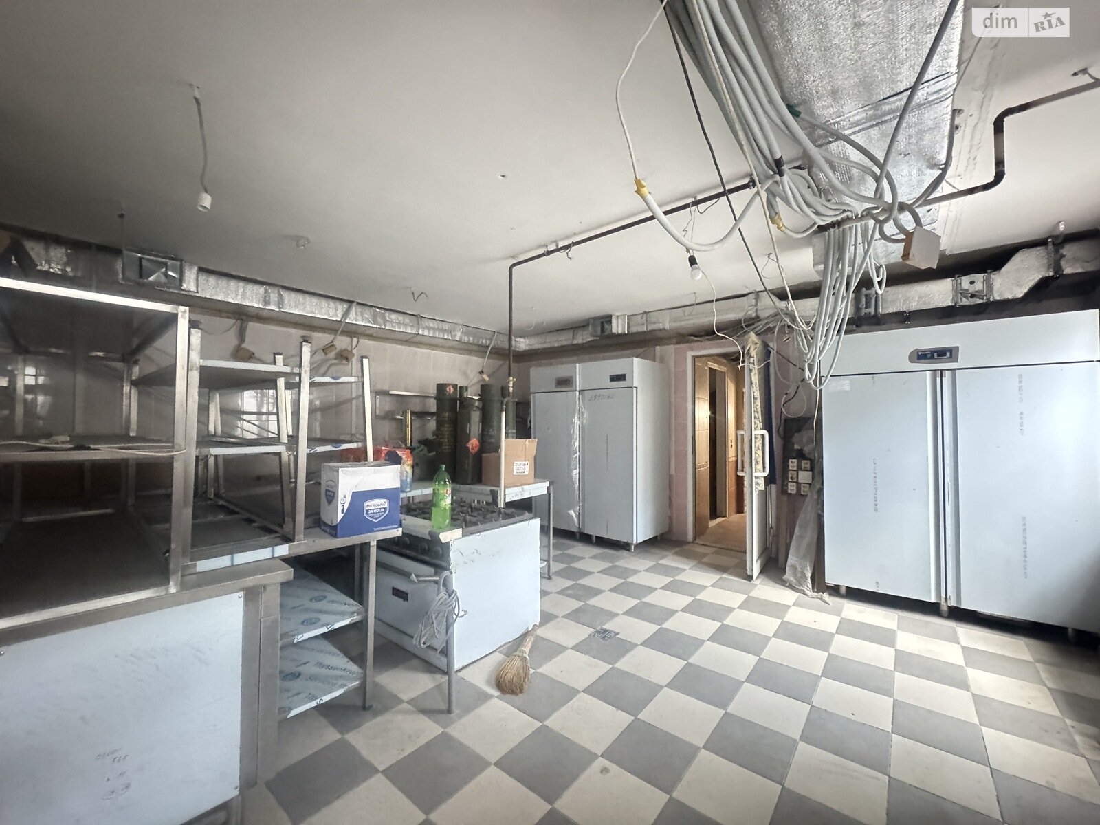 Фото ПЛОЩА - 384 м², ЦІНА - 280 000 $
, вул. Академіка Ющенка у Вінниці