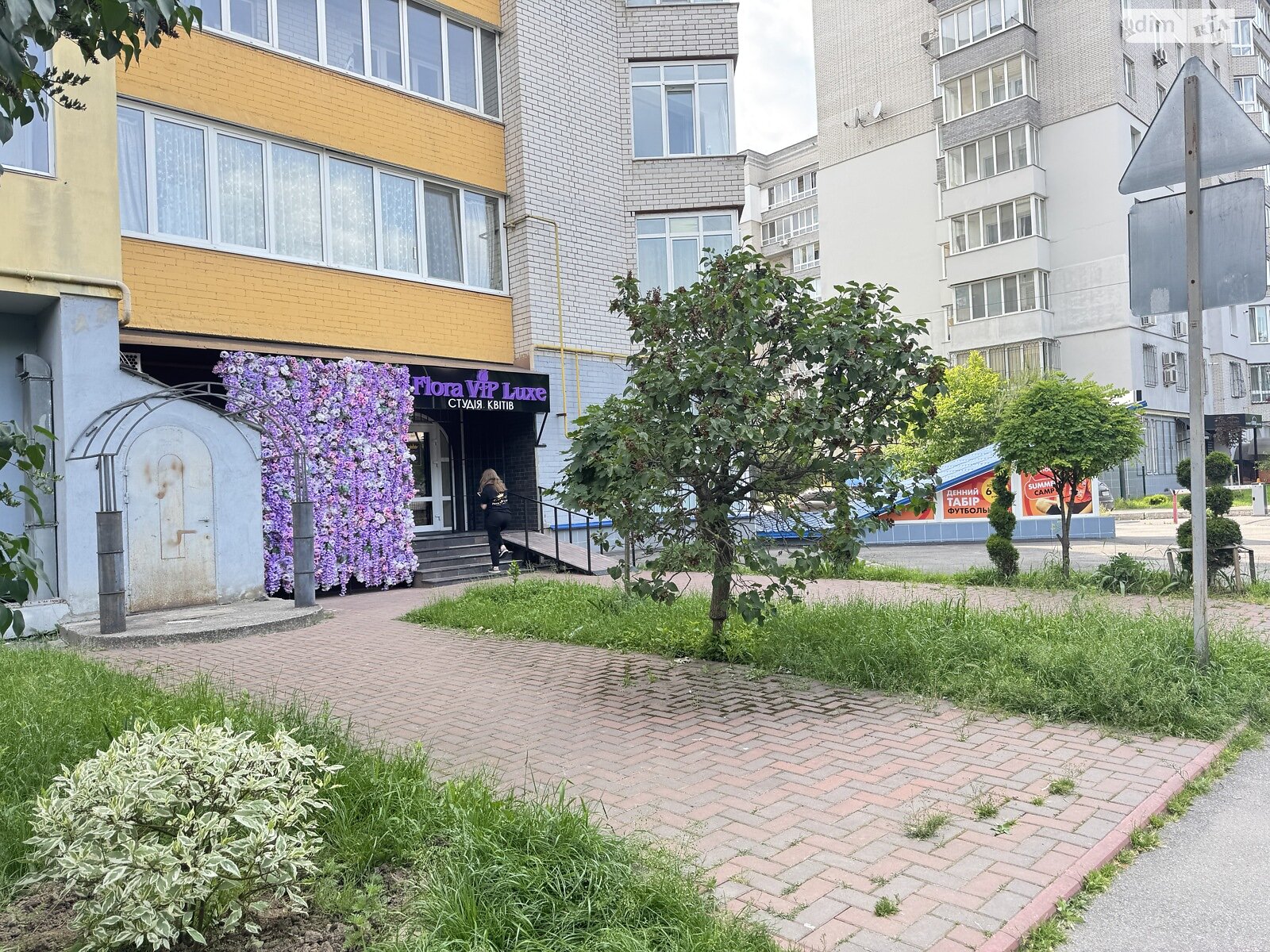 Фото ПЛОЩА - 384 м², ЦІНА - 280 000 $
, вул. Академіка Ющенка у Вінниці