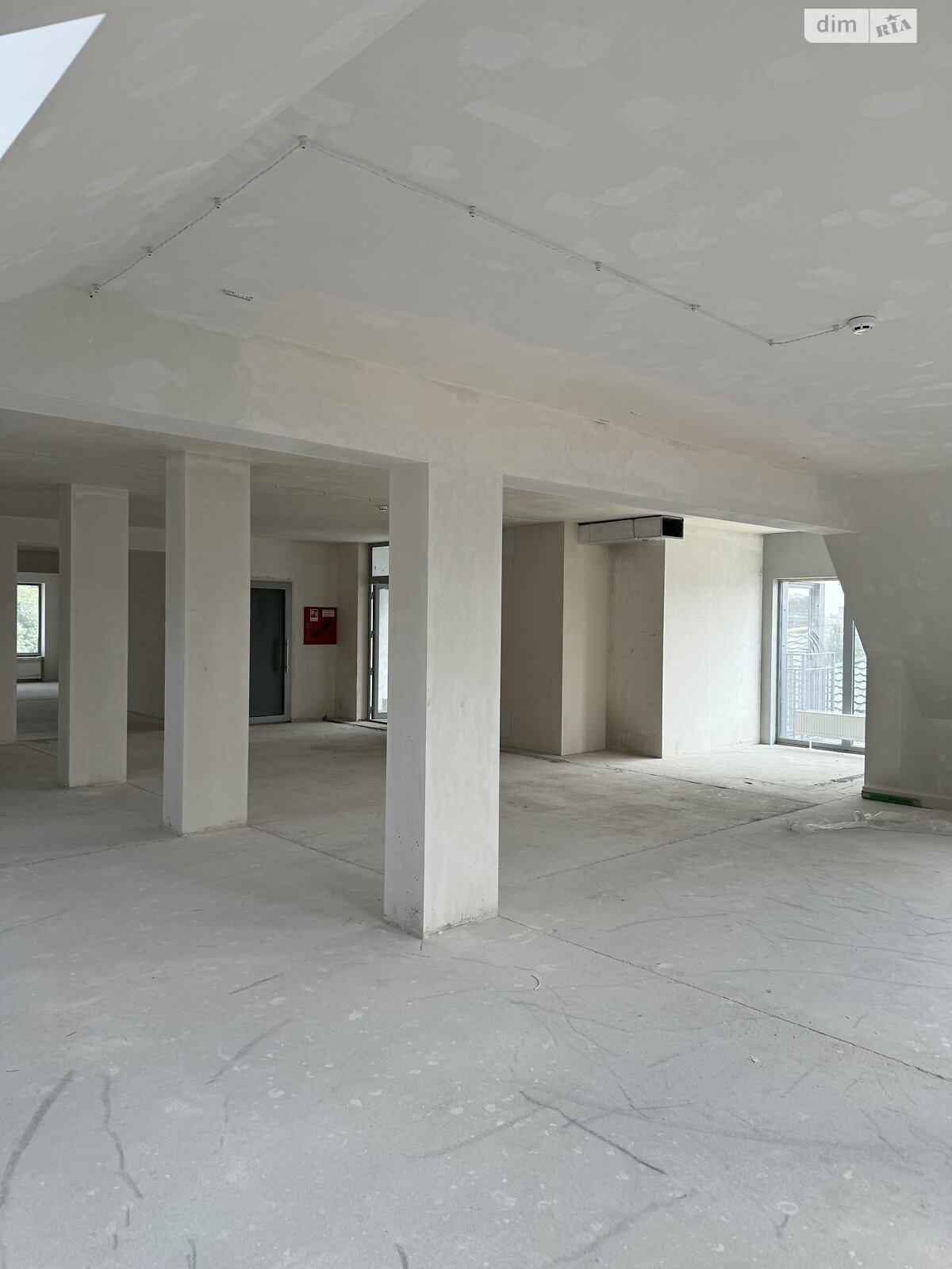 Фото ПЛОЩА - 100 м², ЦІНА - 1 000 $
, вул. Соборна у Вінниці