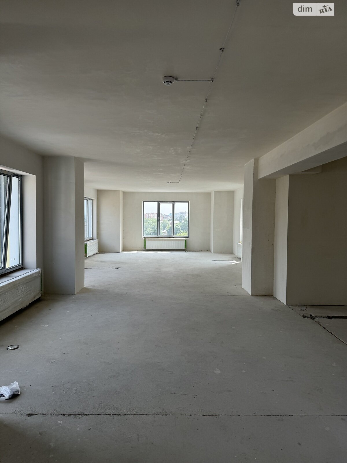 Фото ПЛОЩА - 100 м², ЦІНА - 1 000 $
, вул. Соборна у Вінниці