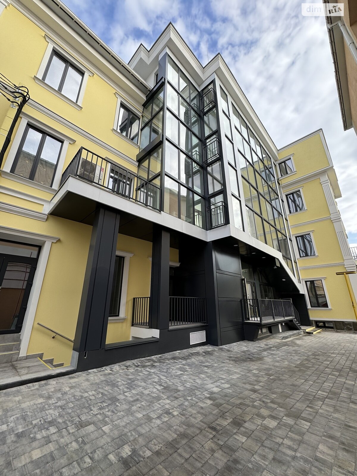 Фото ПЛОЩА - 100 м², ЦІНА - 1 000 $
, вул. Соборна у Вінниці