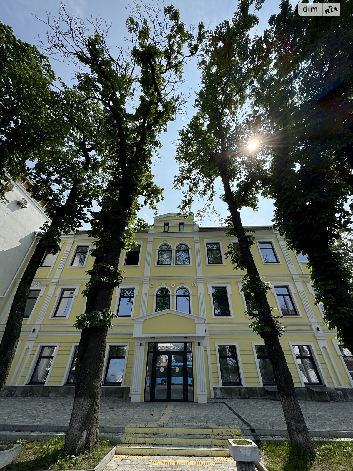 Фото ПЛОЩА - 270 м², ЦІНА - 2 700 $
, вул. Соборна у Вінниці