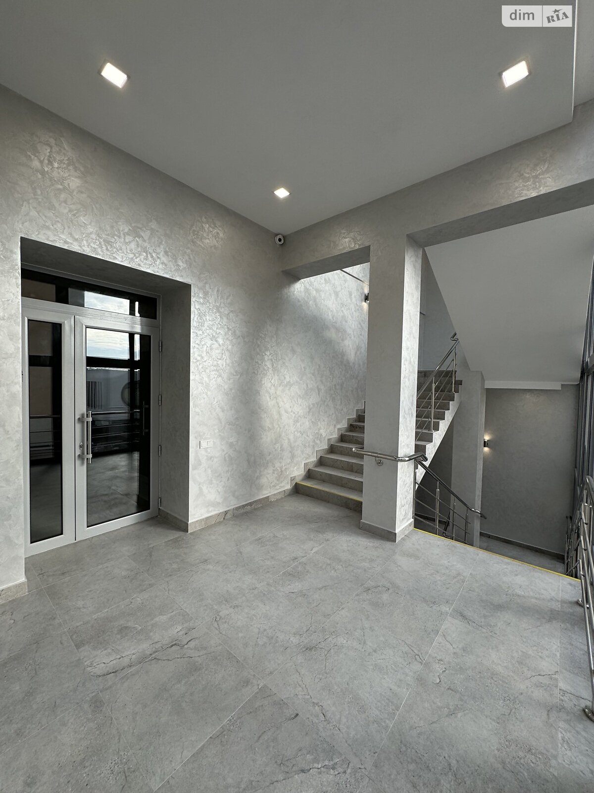 Фото ПЛОЩА - 270 м², ЦІНА - 2 700 $
, вул. Соборна у Вінниці