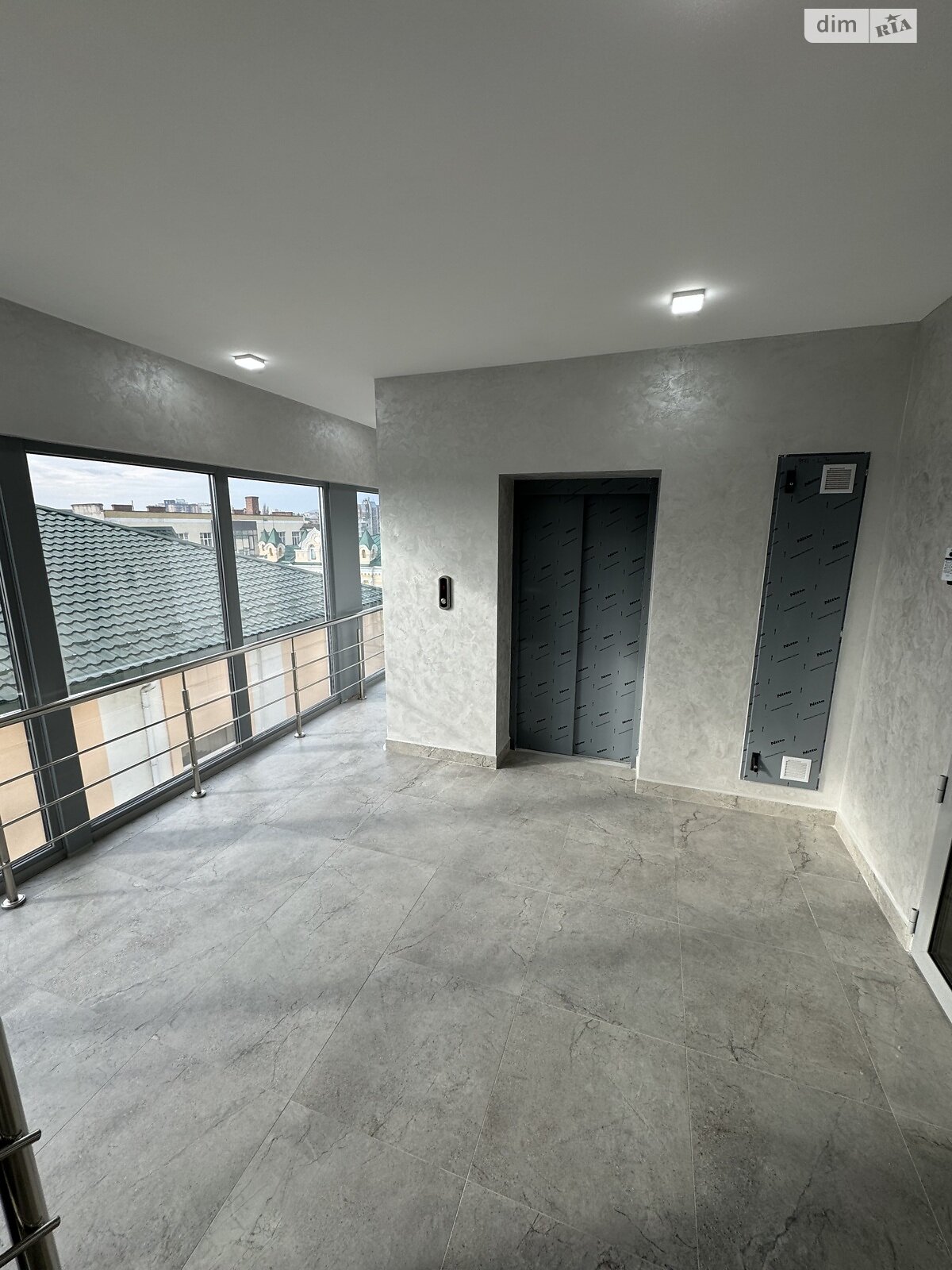 Фото ПЛОЩА - 270 м², ЦІНА - 2 700 $
, вул. Соборна у Вінниці