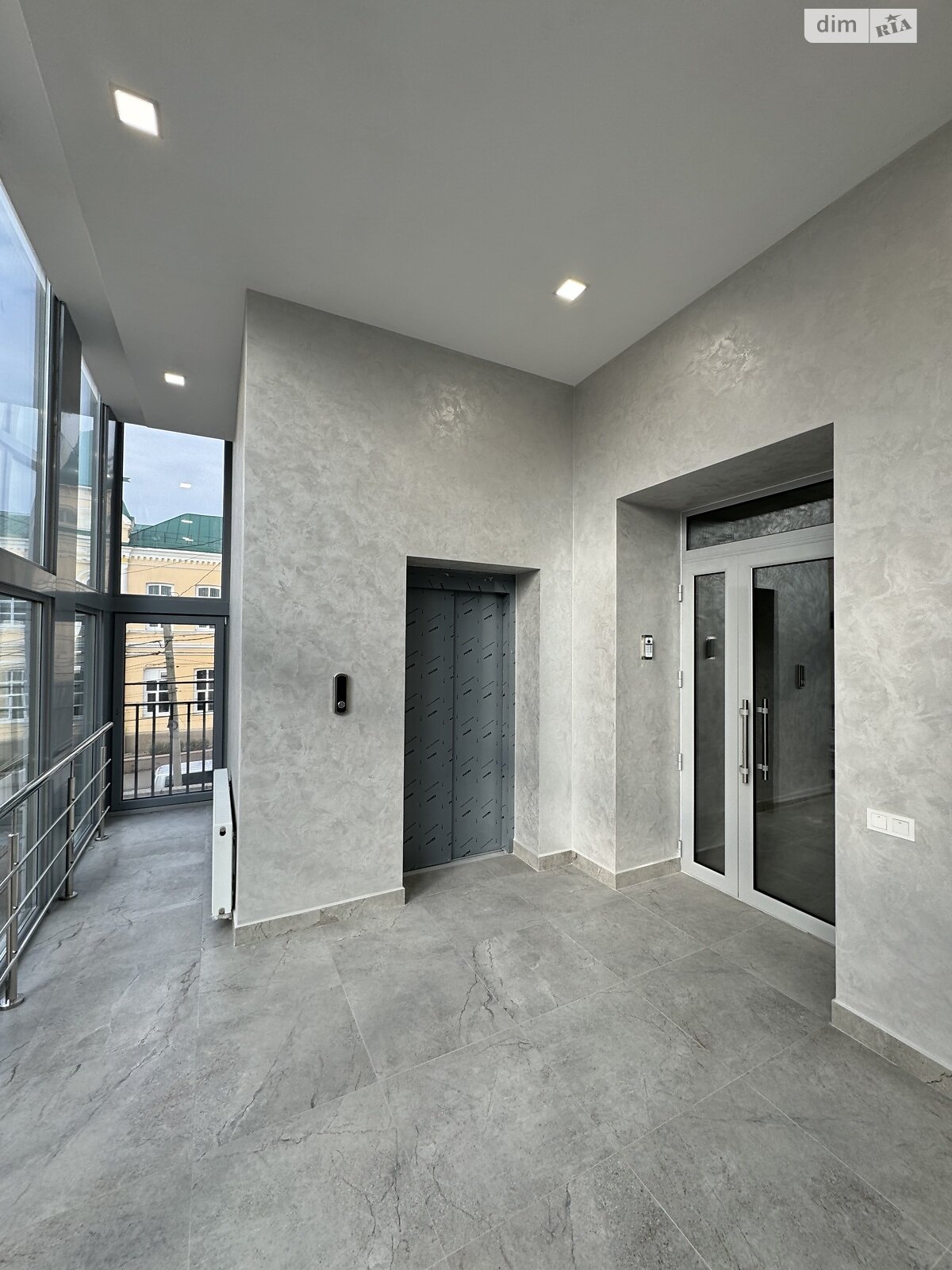 Фото ПЛОЩА - 150 м², ЦІНА - 1 500 $
, вул. Соборна у Вінниці