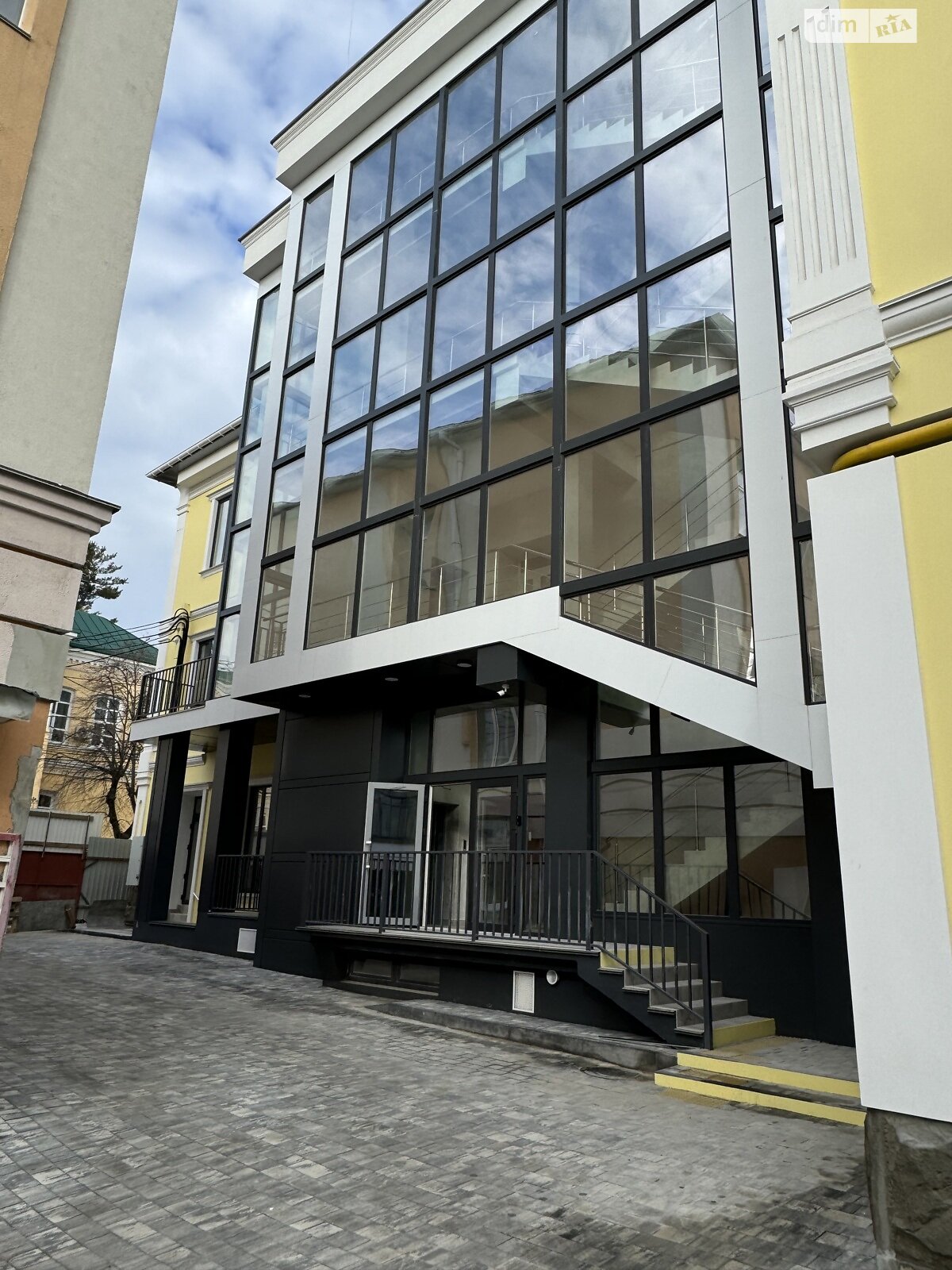 Фото ПЛОЩА - 150 м², ЦІНА - 1 500 $
, вул. Соборна у Вінниці