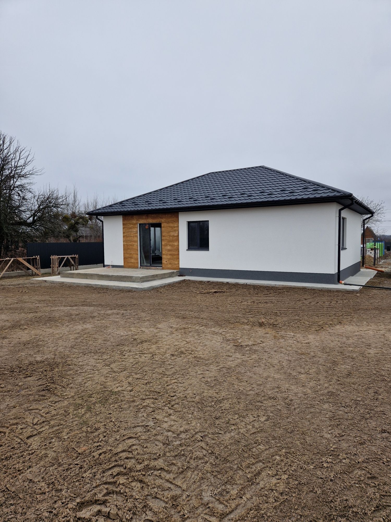 3 КІМ. БУДИНОК, ПЛОЩА - 100 м², ЦІНА - 75 000 $
